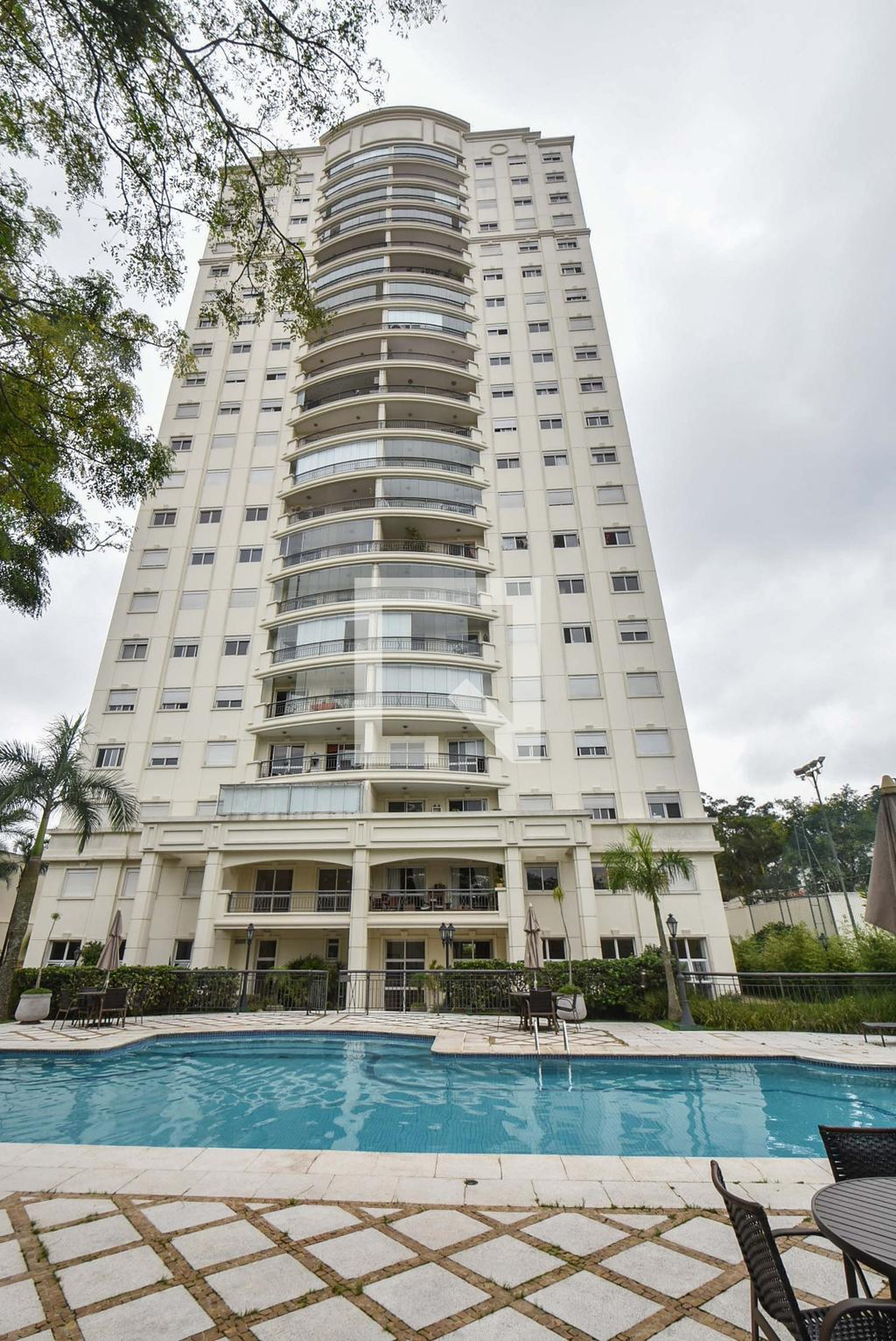 Prédio Condomínio Hípica House