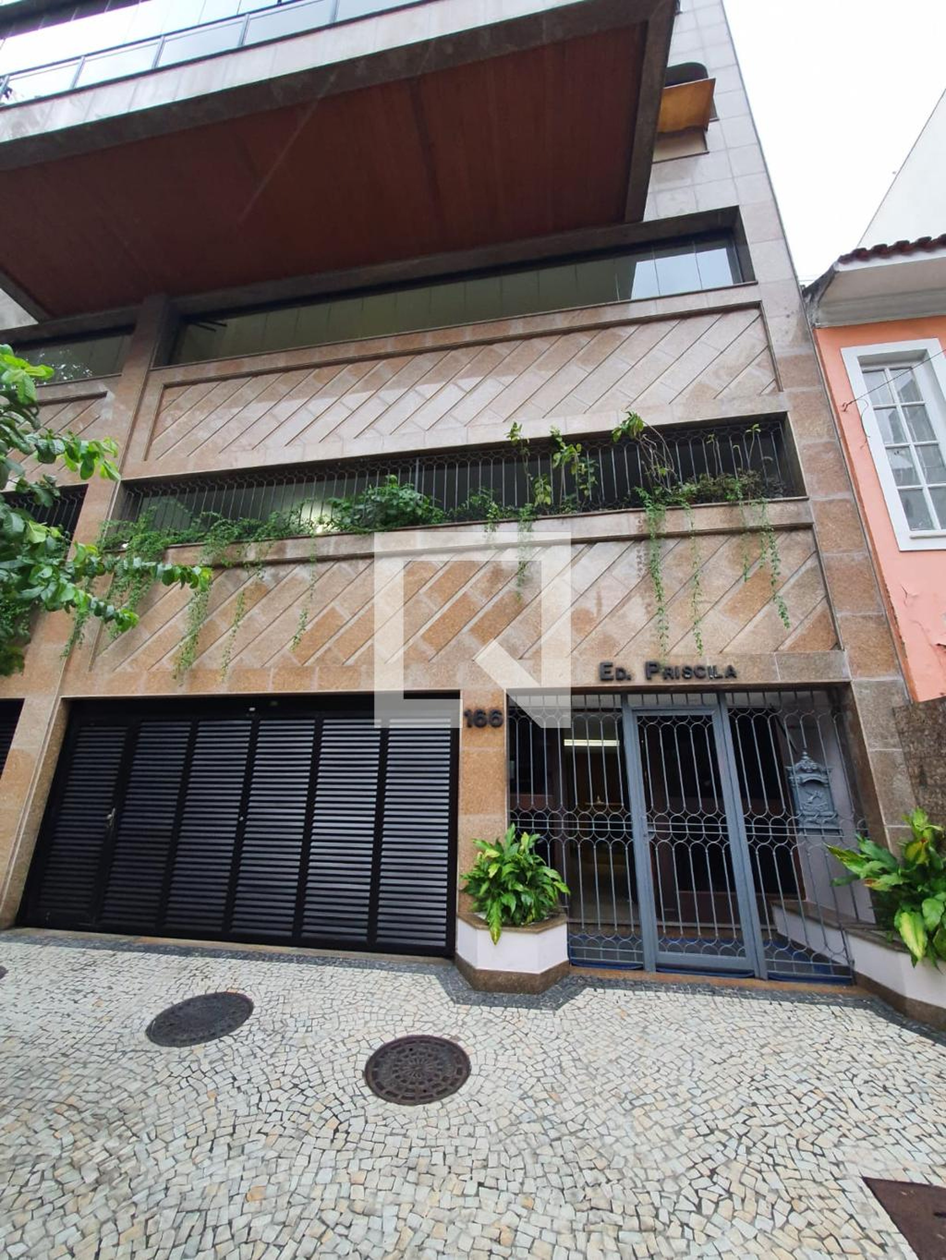 Fachada Condomínio em Rua Maria Amália, 155