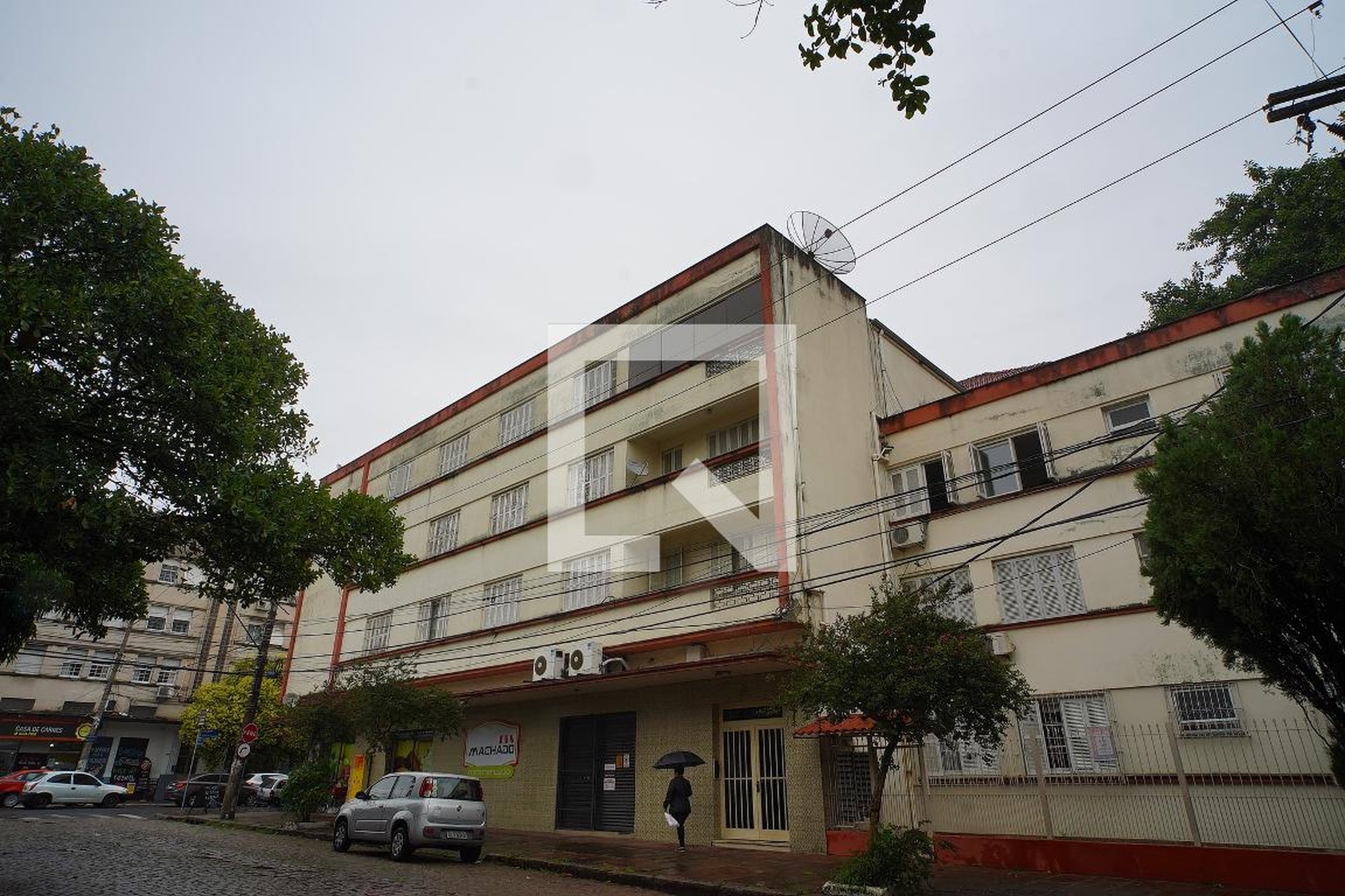 Fachada do Condomínio Condomínio em Rua Morretes, 24