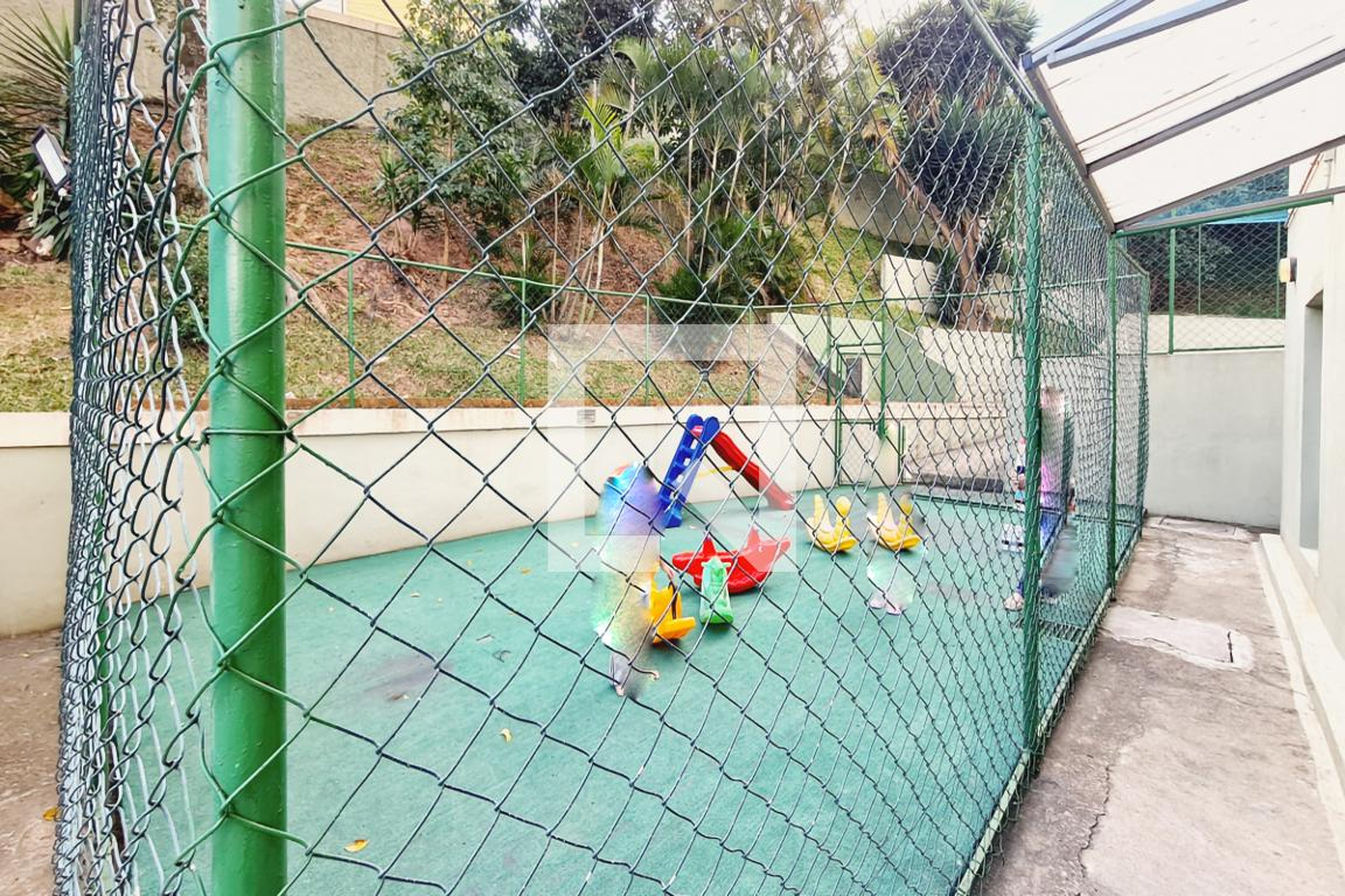 Playground Condomínio em Rua Tânia Maria, 45