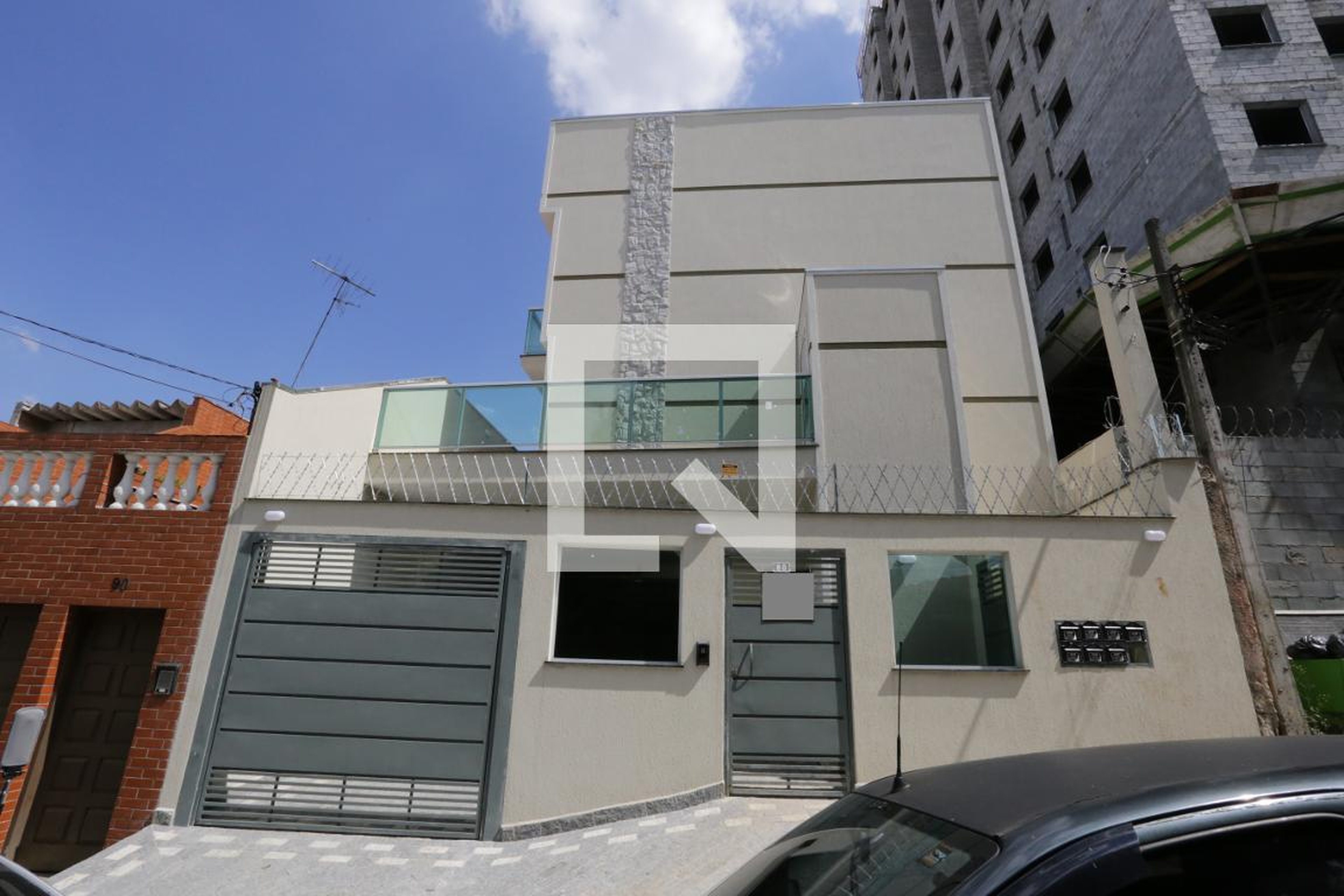 Fachada Condomínio em Rua José Issi, 82