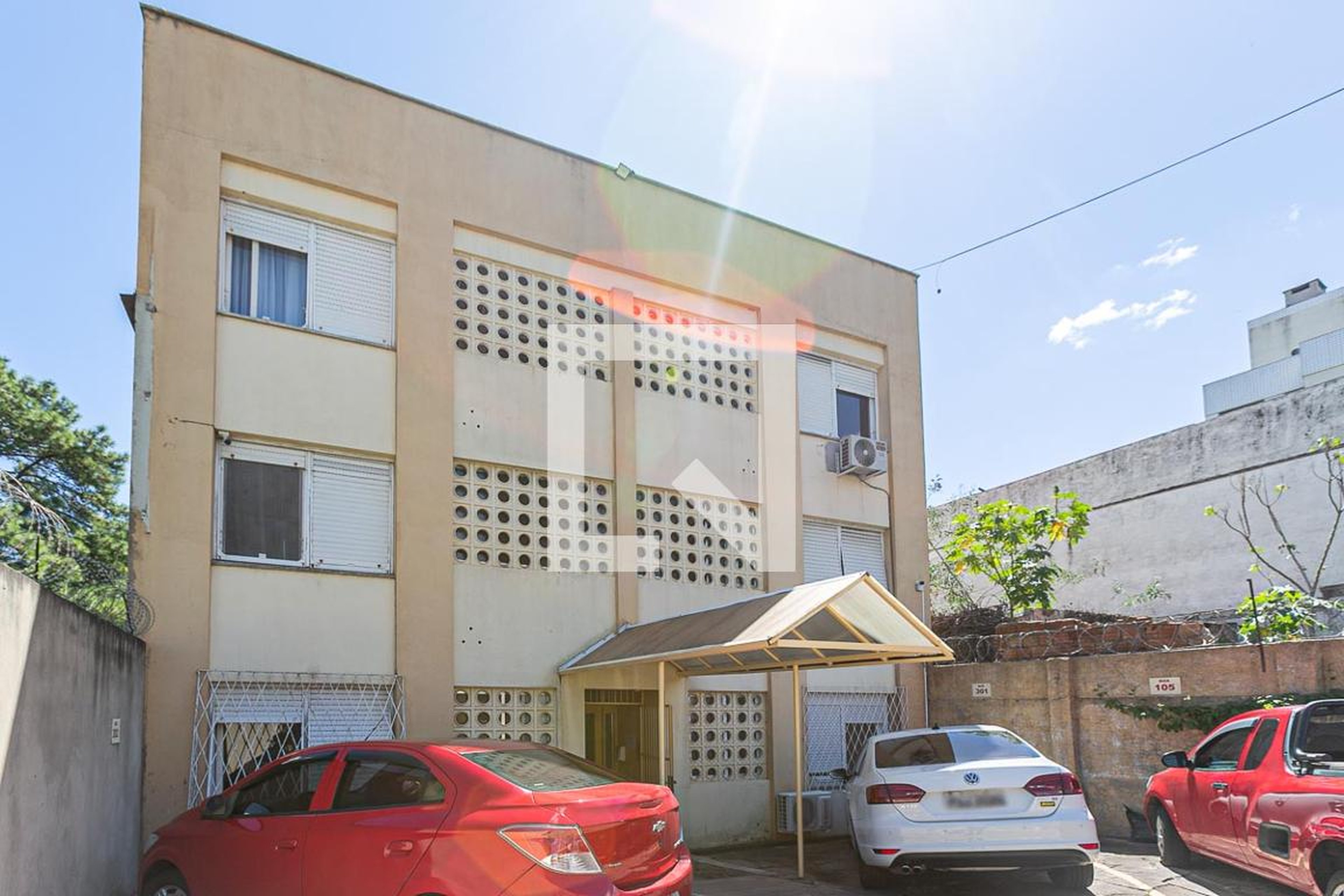 Fachada Condomínio em Rua Doutor Salvador França, 812