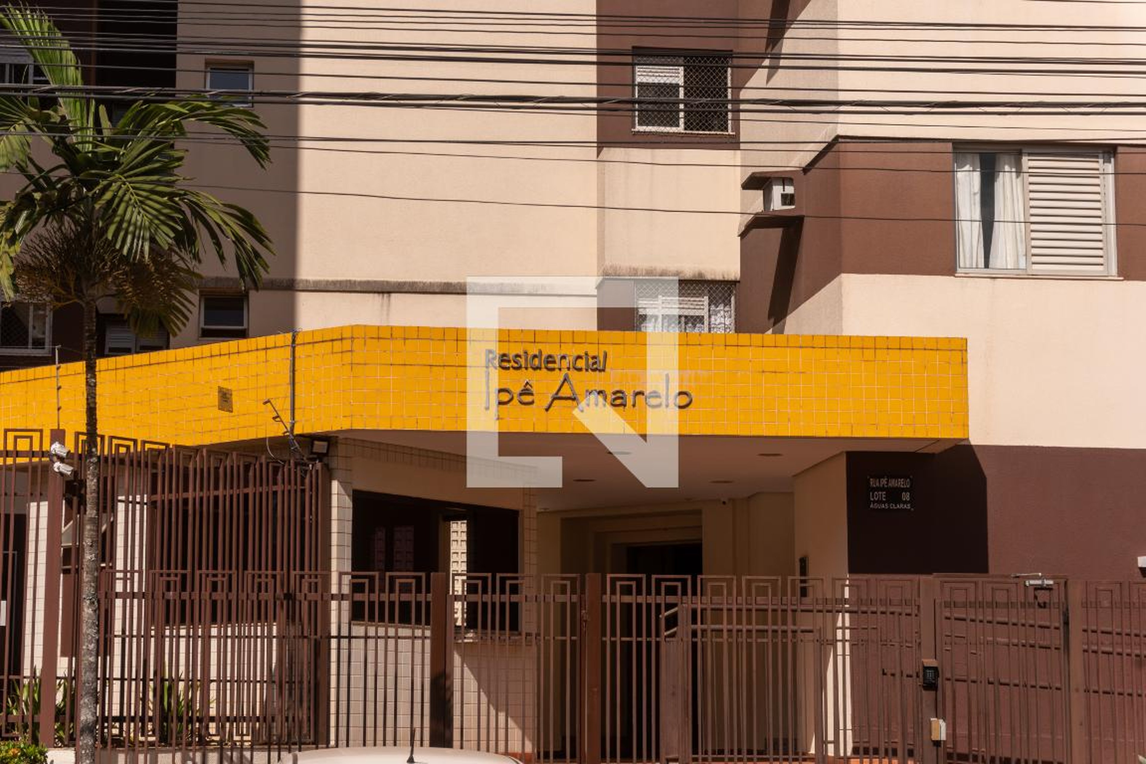 Fachada do Condomínio Condomínio em Rua 7 Sul, 6