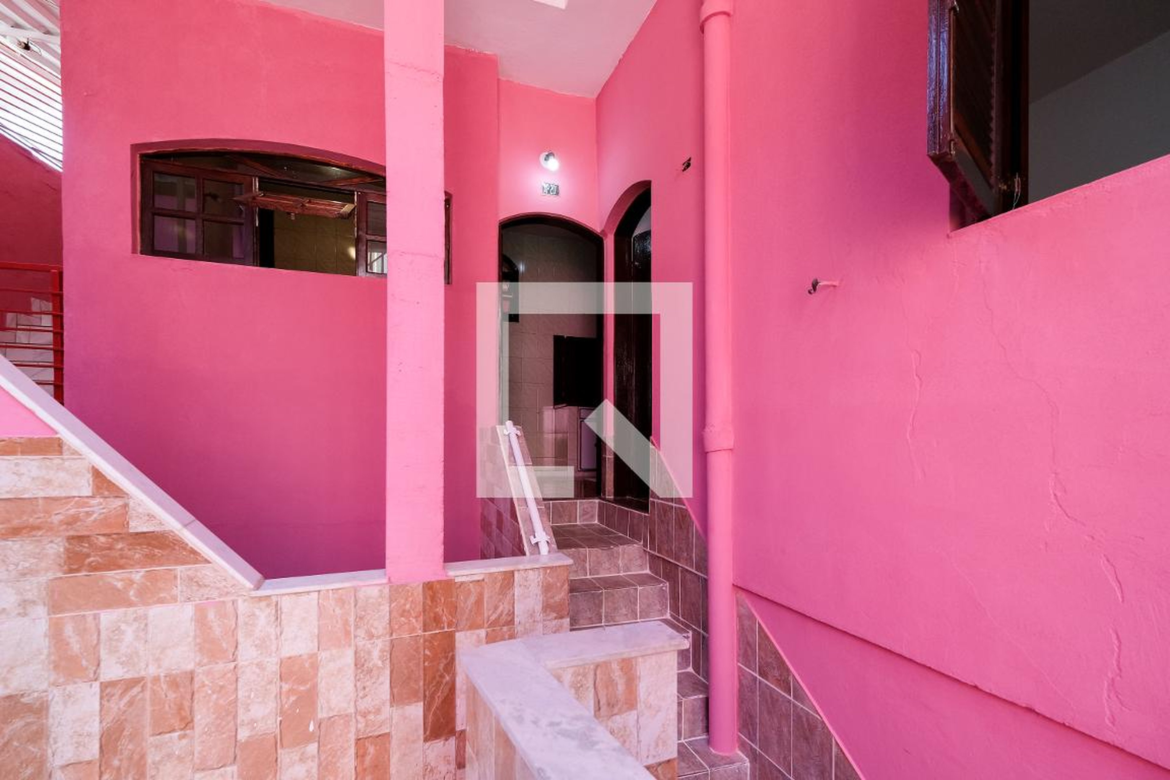 Entrada Condomínio em Rua Goulart, 34