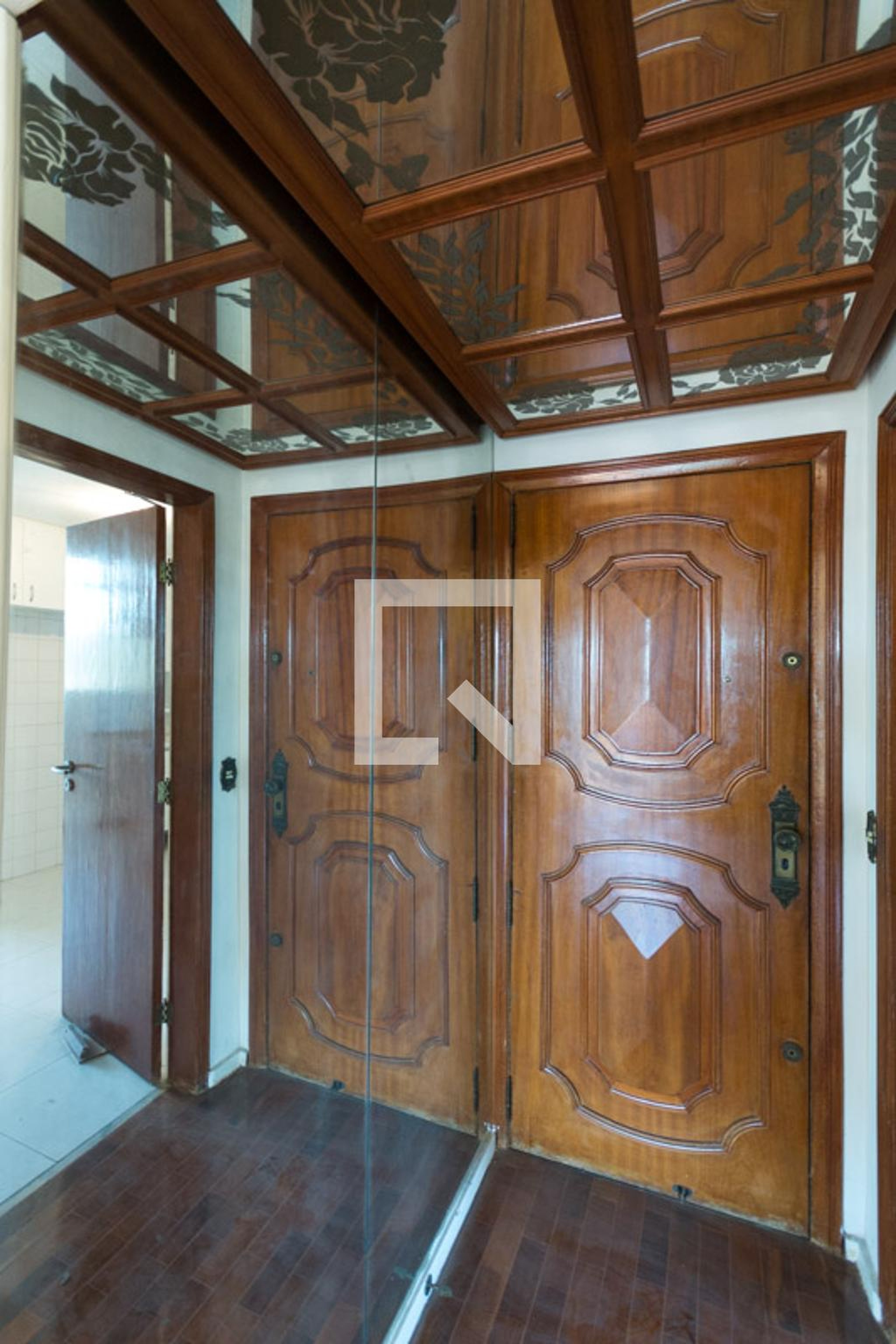 Hall de Entrada - Tour de Saint Jacques