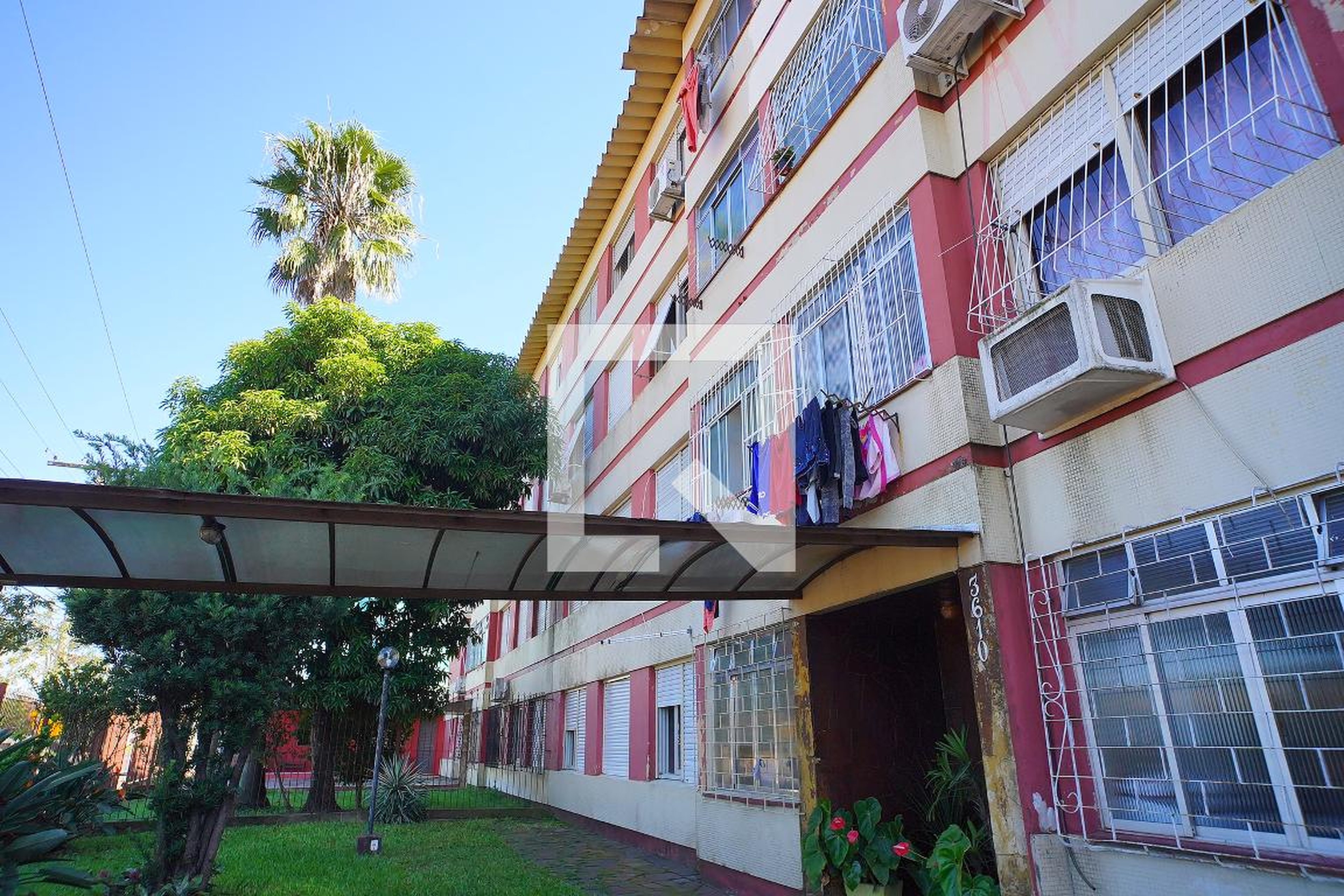 Fachada do Condomínio Edifício Jardim Yucatan II