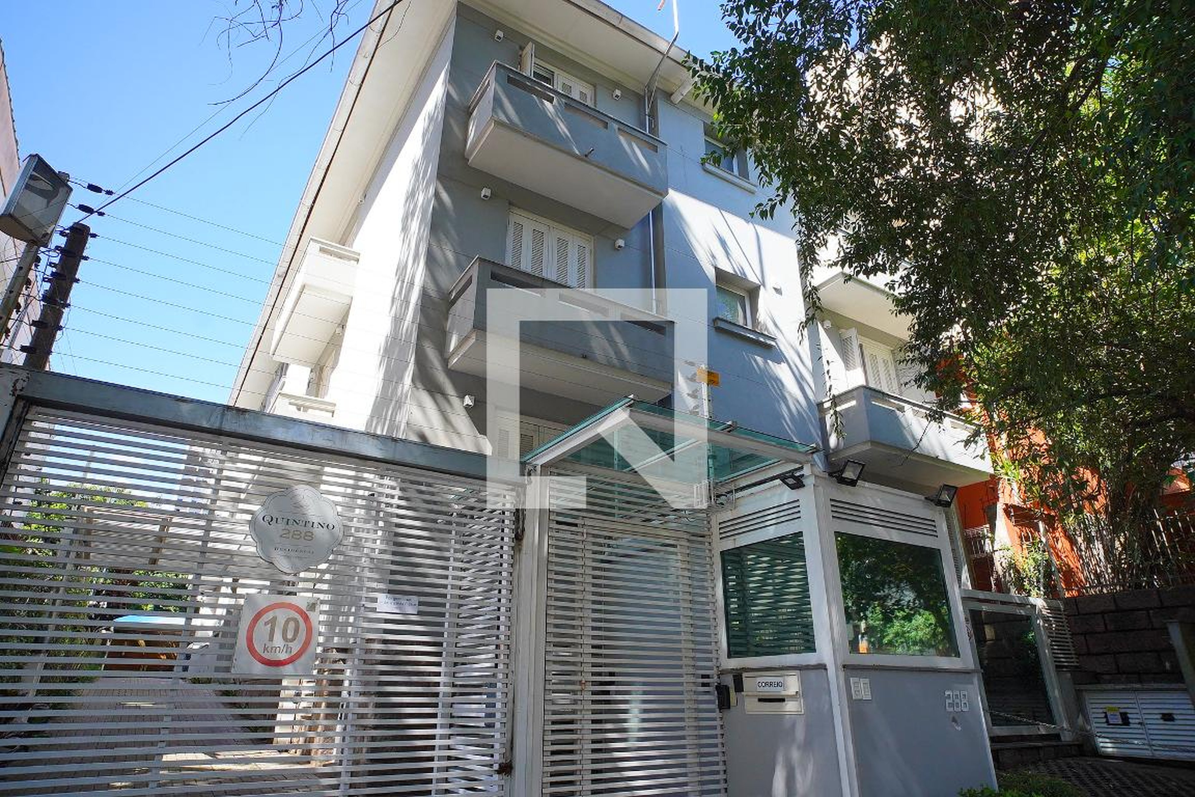 Fachada do Condomínio Condomínio Quintino Residência