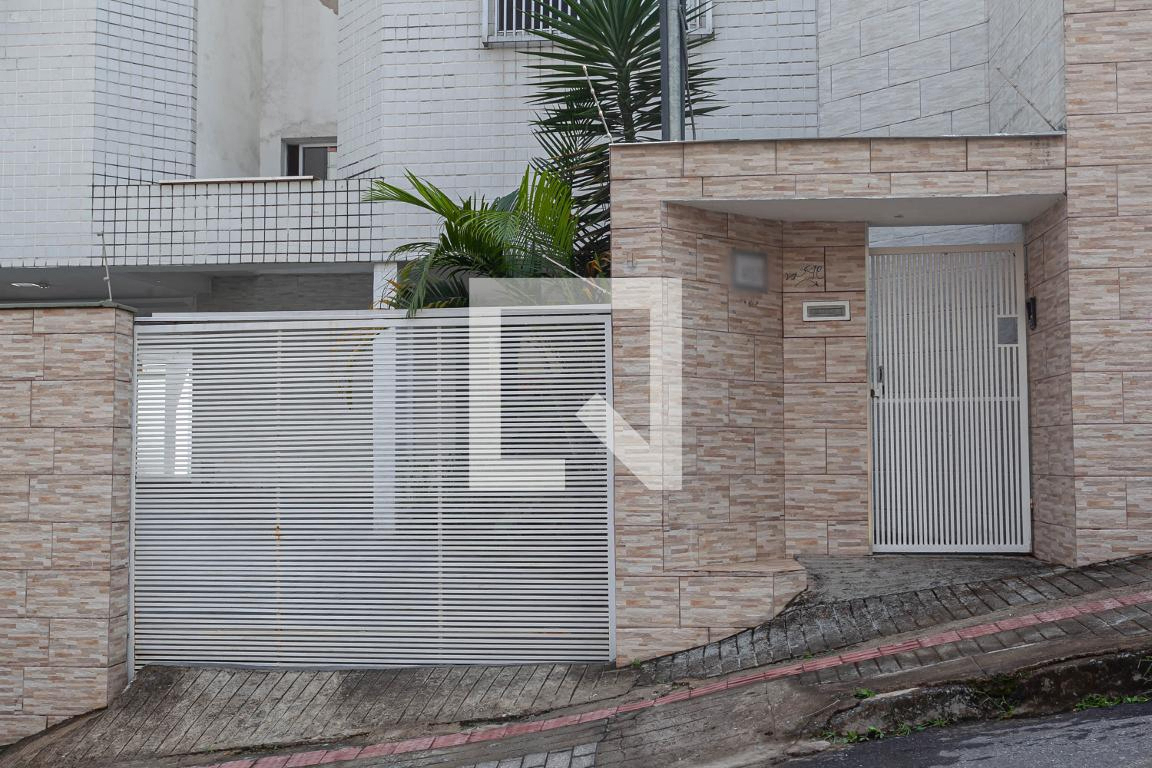 Fachada do Condomínio Condomínio em Rua São Roque, 457