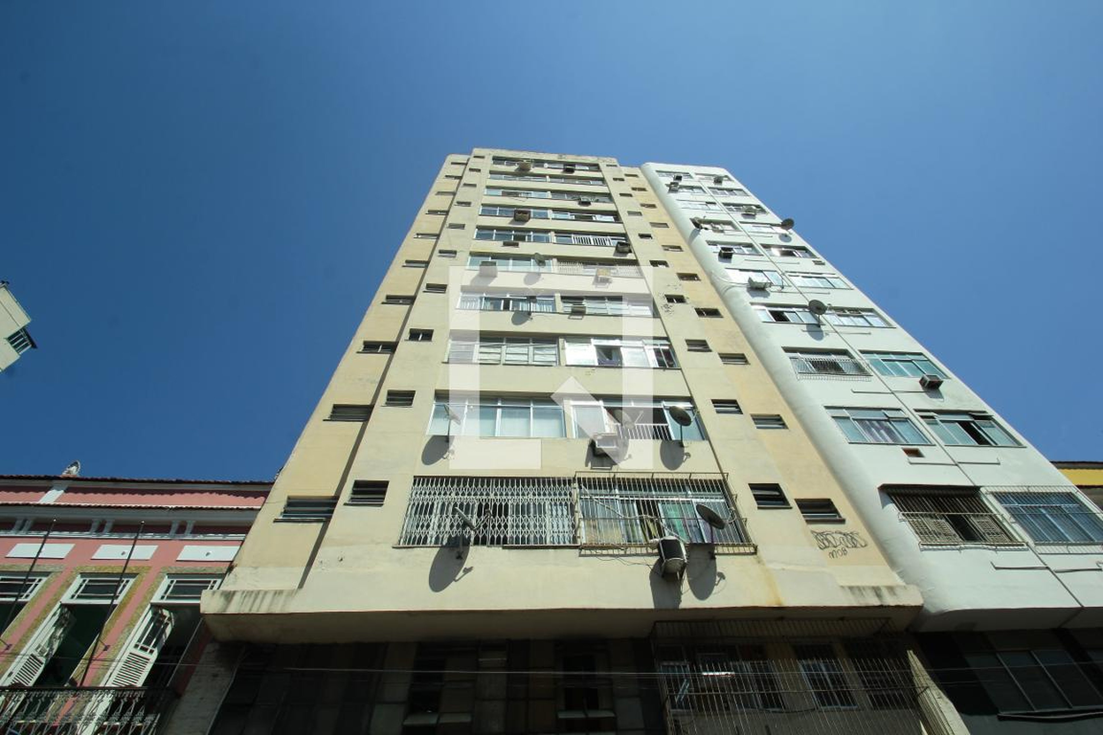 Fachada do Prédio Condomínio em Rua Vinte de Abril, 9