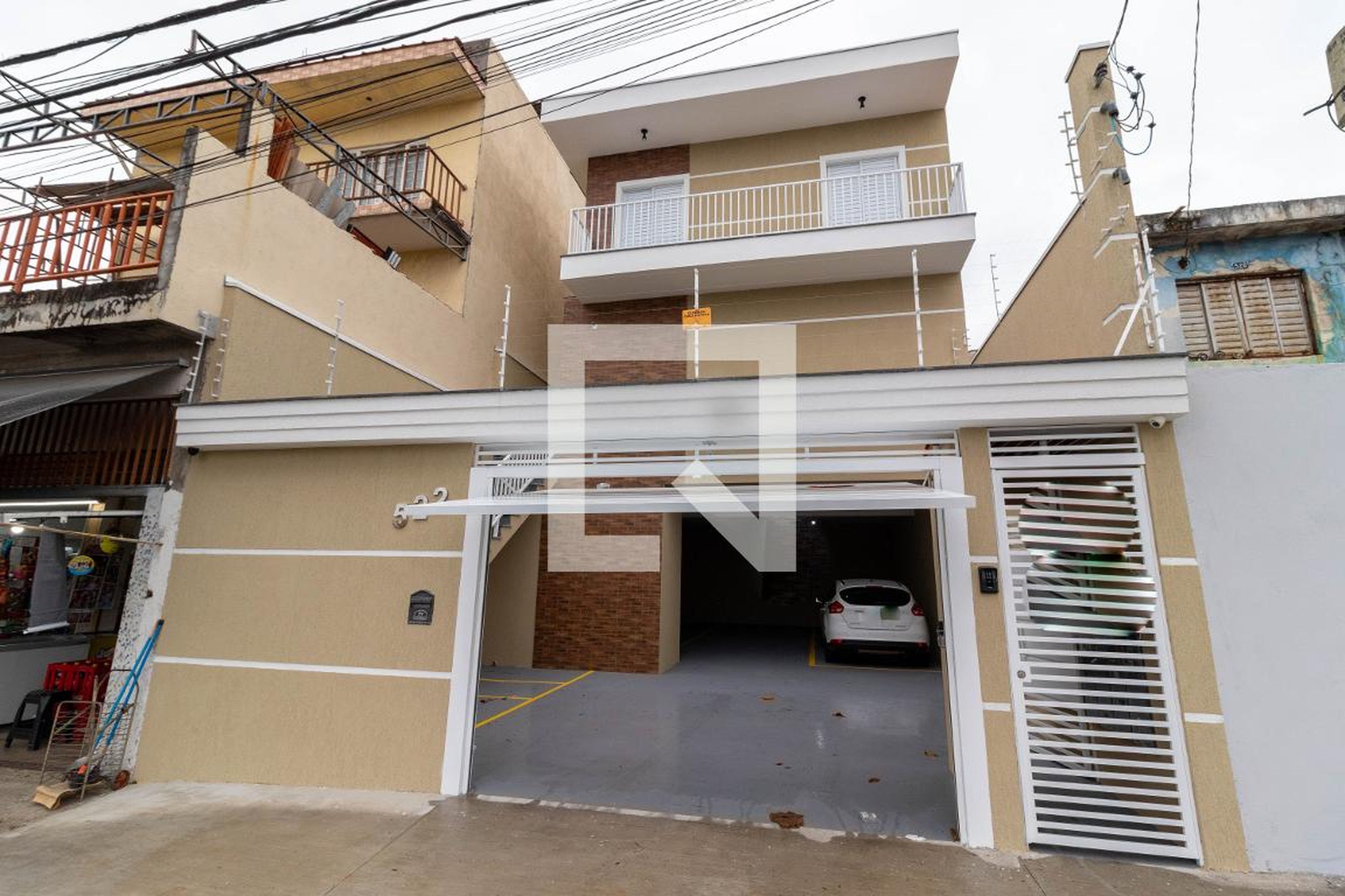 Fachada do Condomínio Condomínio em Rua Água Preta, 522