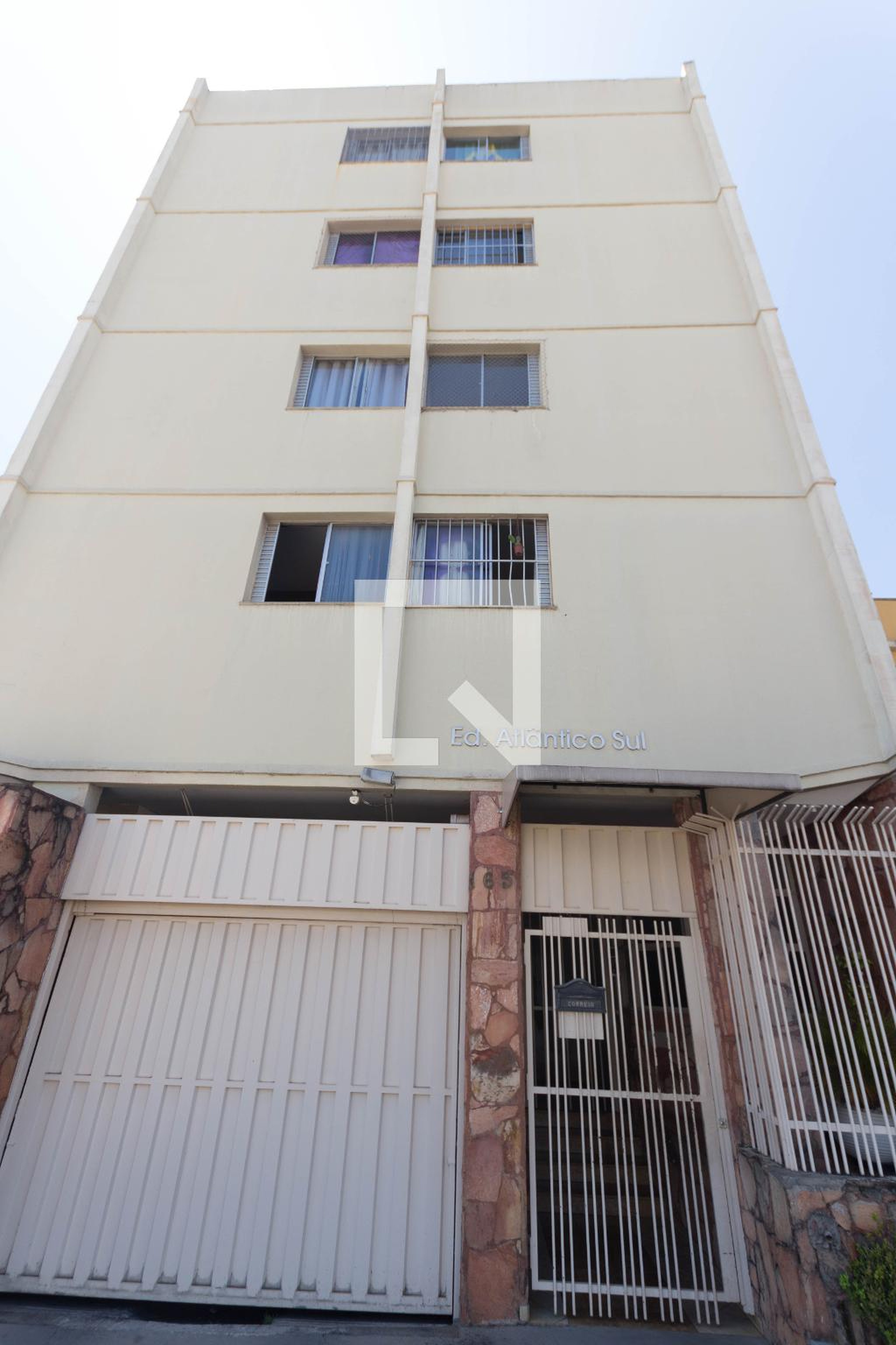 Fachada Condomínio em Rua 90, 165