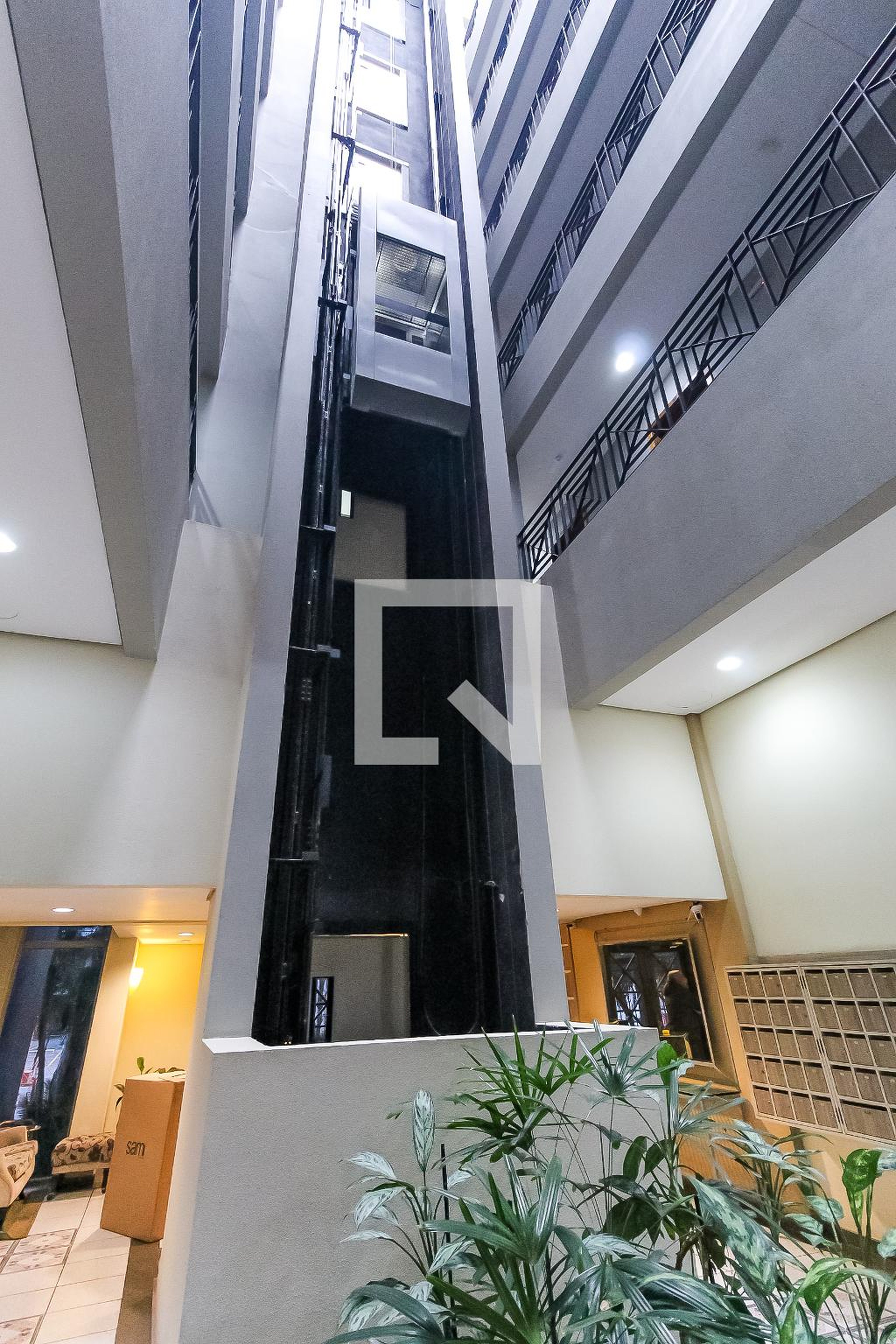 Elevador - Hole In One