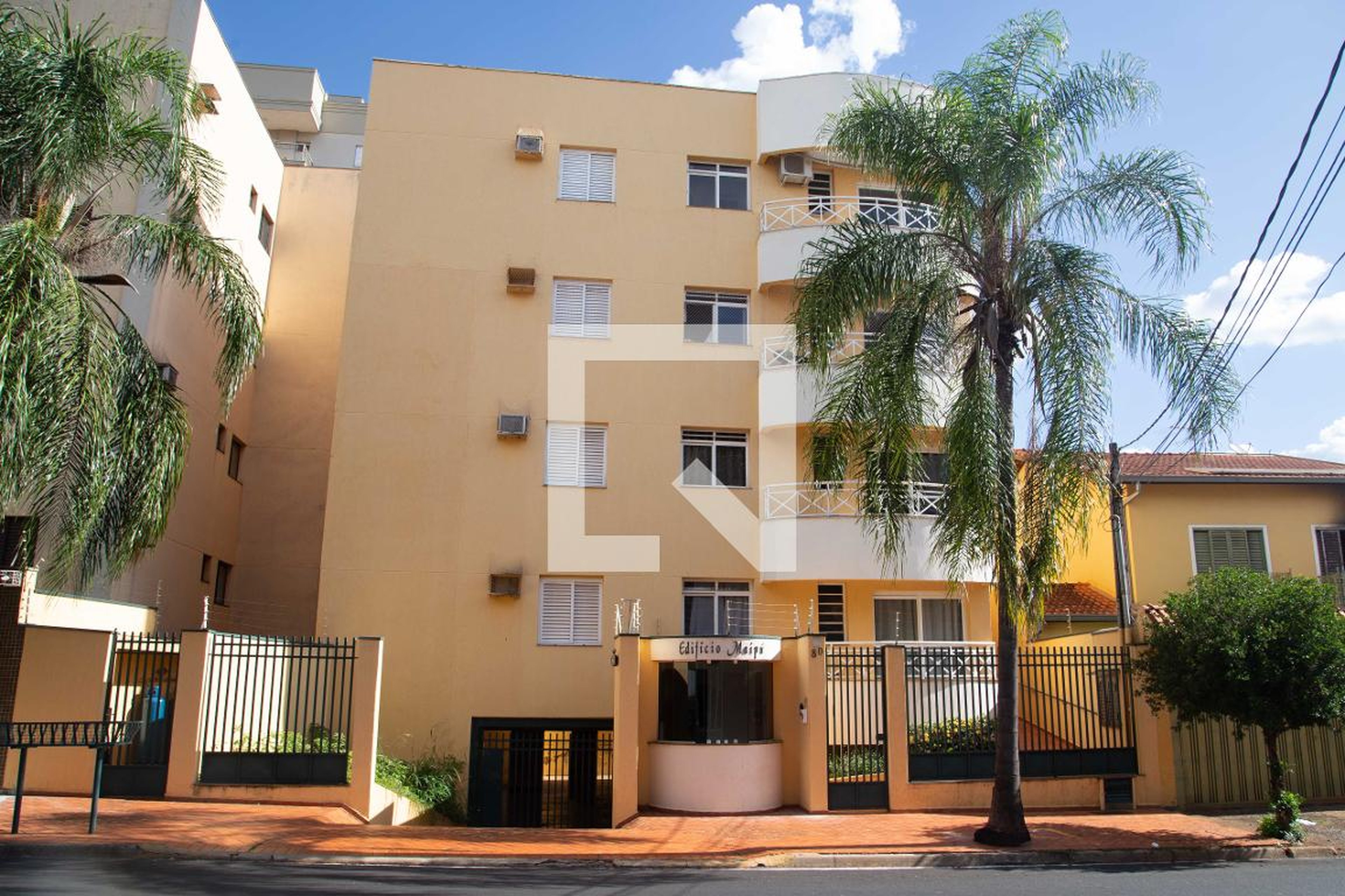 Fachada Condomínio em Rua Antônio Deloiágono, 80