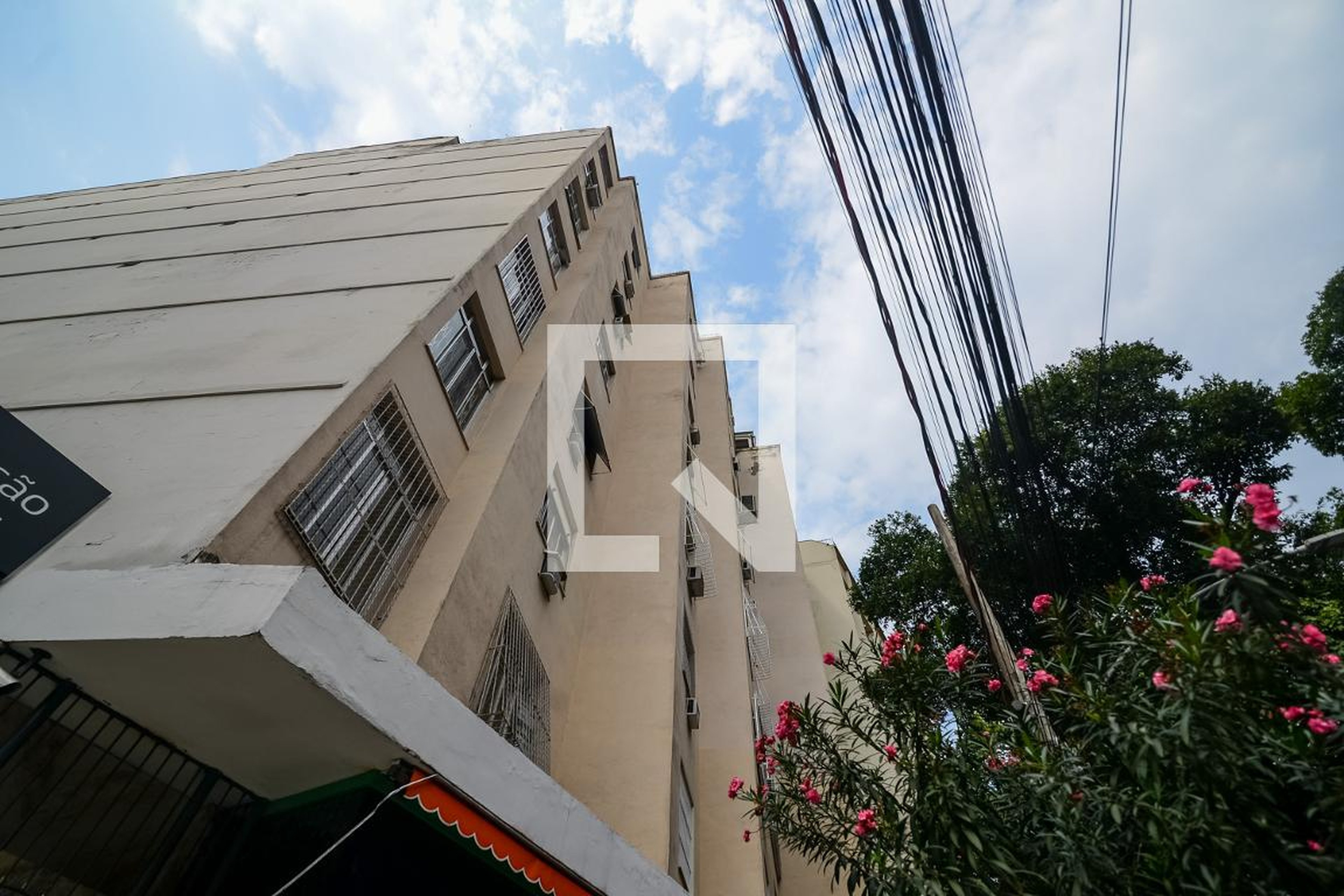 Fachada Condomínio em Rua Conde de Bonfim, 864