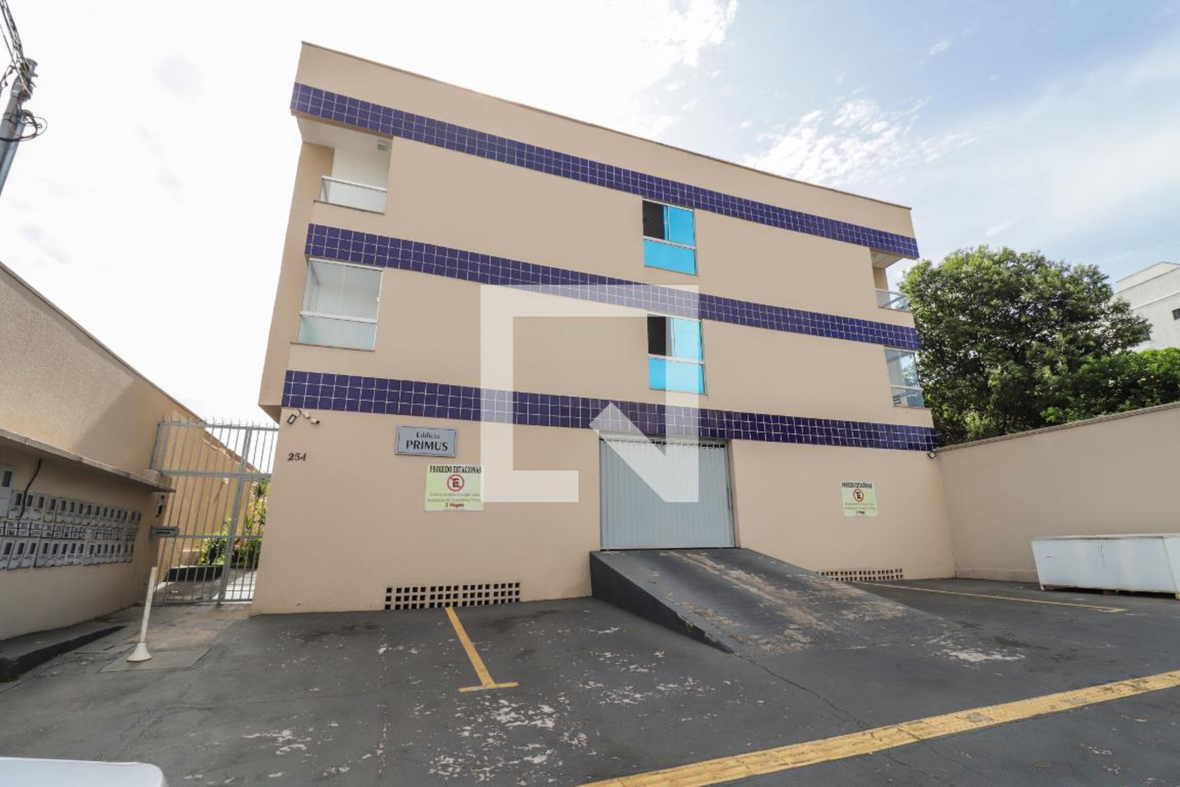 Fachada Condomínio em Rua 15-A, 234