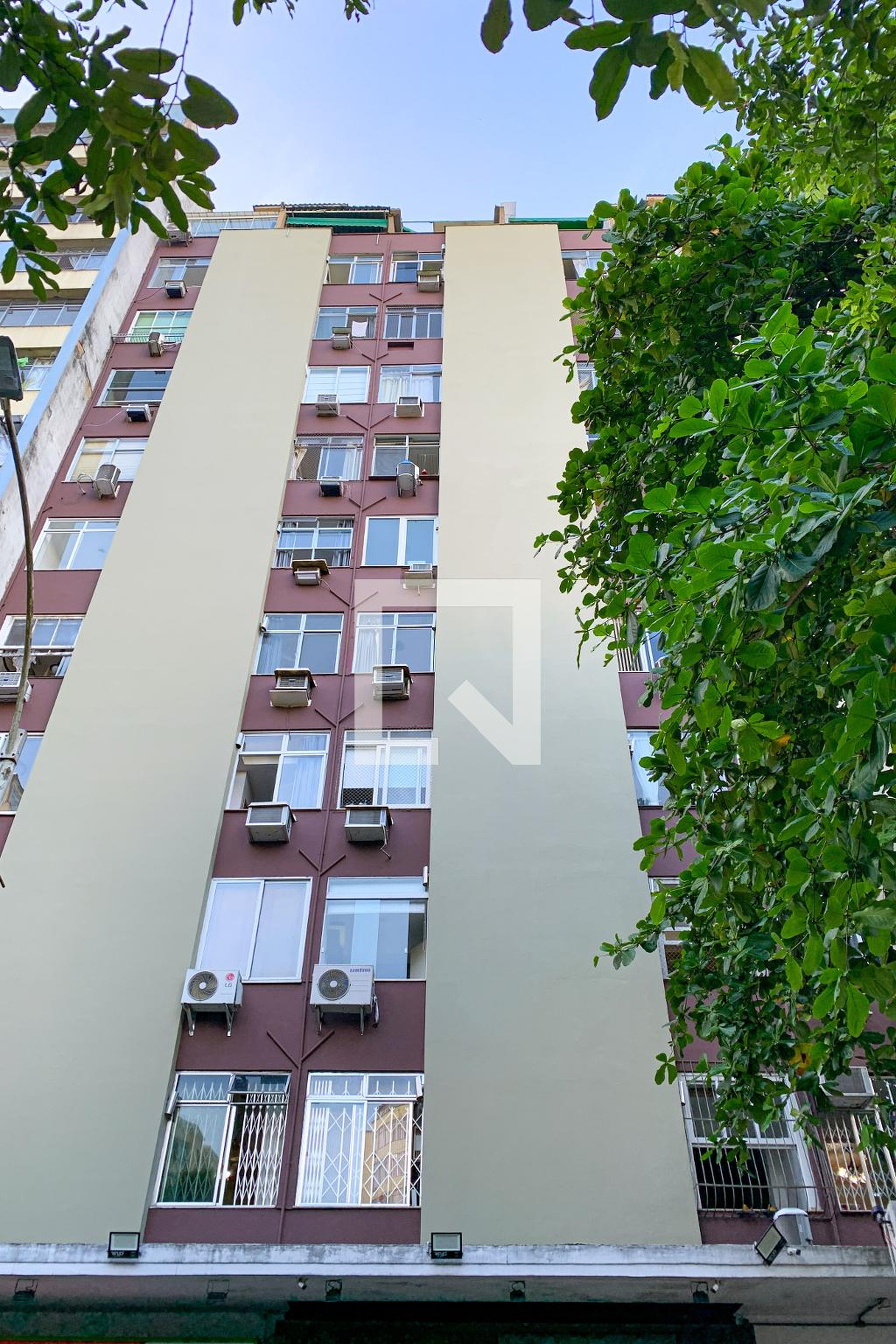 Fachada Condomínio em Rua Felipe de Oliveira, 461