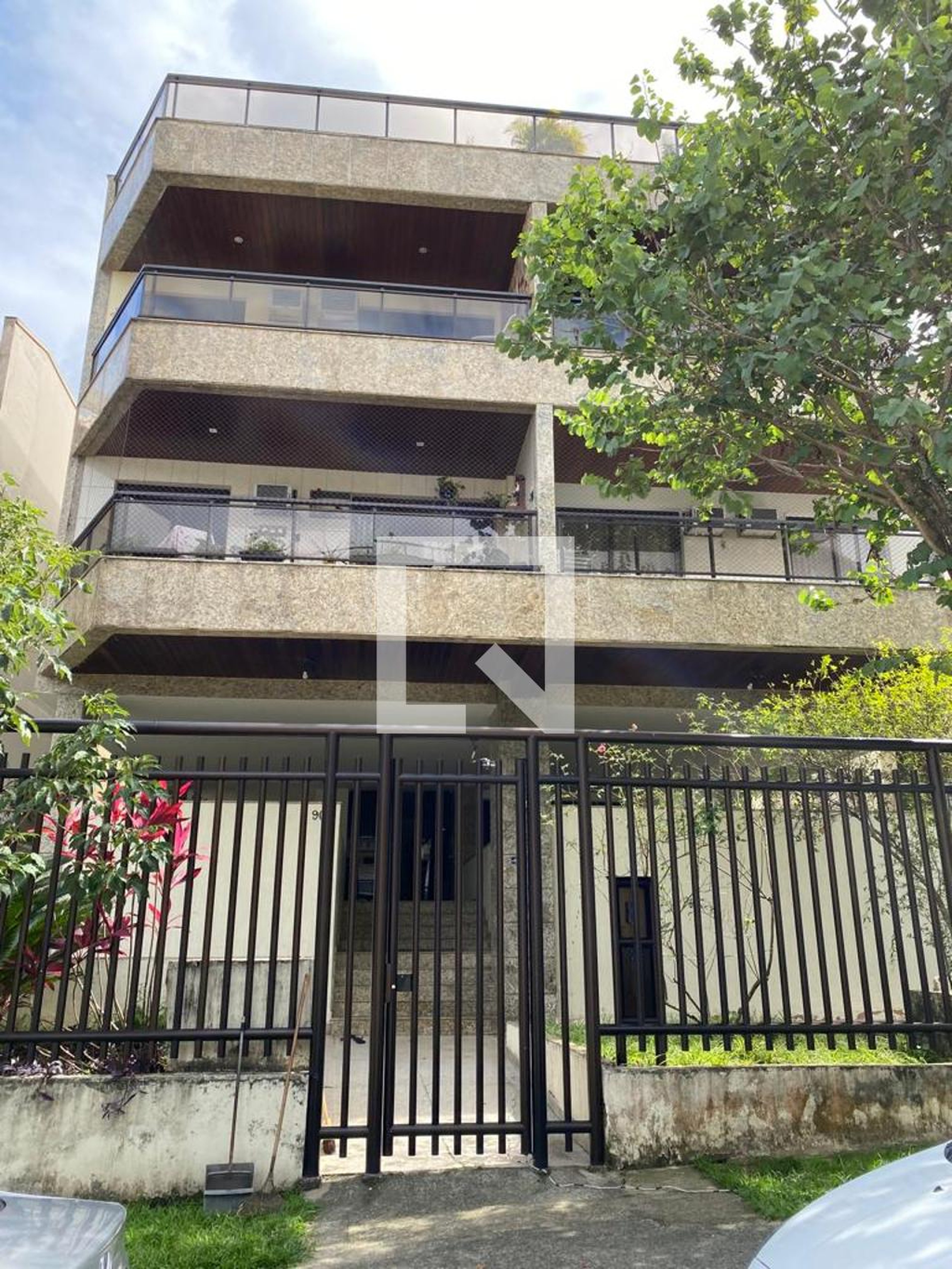 Fachada Condomínio em Rua Raul da Cunha Ribeiro, 90