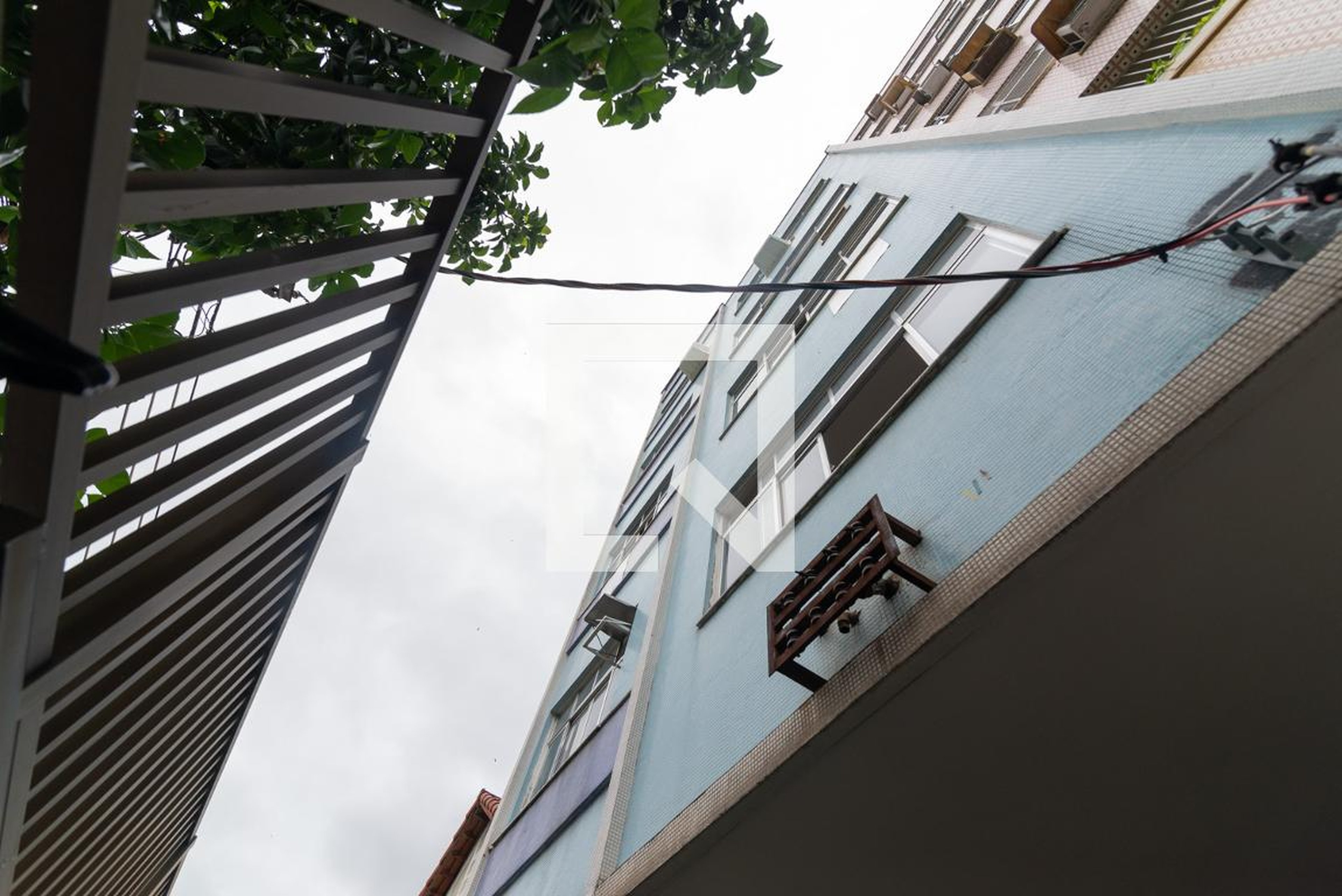 Fachada Condomínio em Rua Araújo Lima, 75