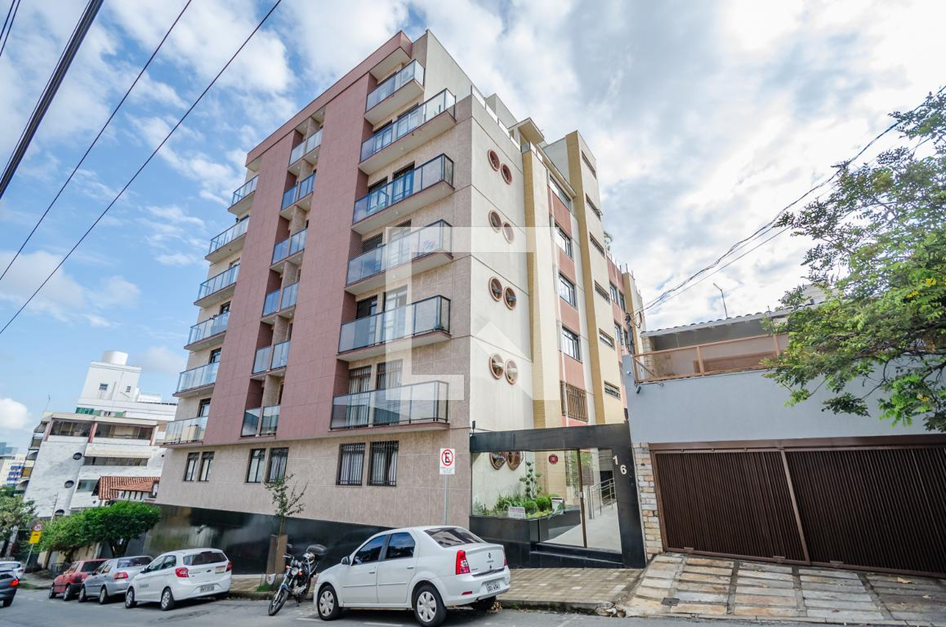 Fachada Condomínio em Rua Henrique Burnier, 160