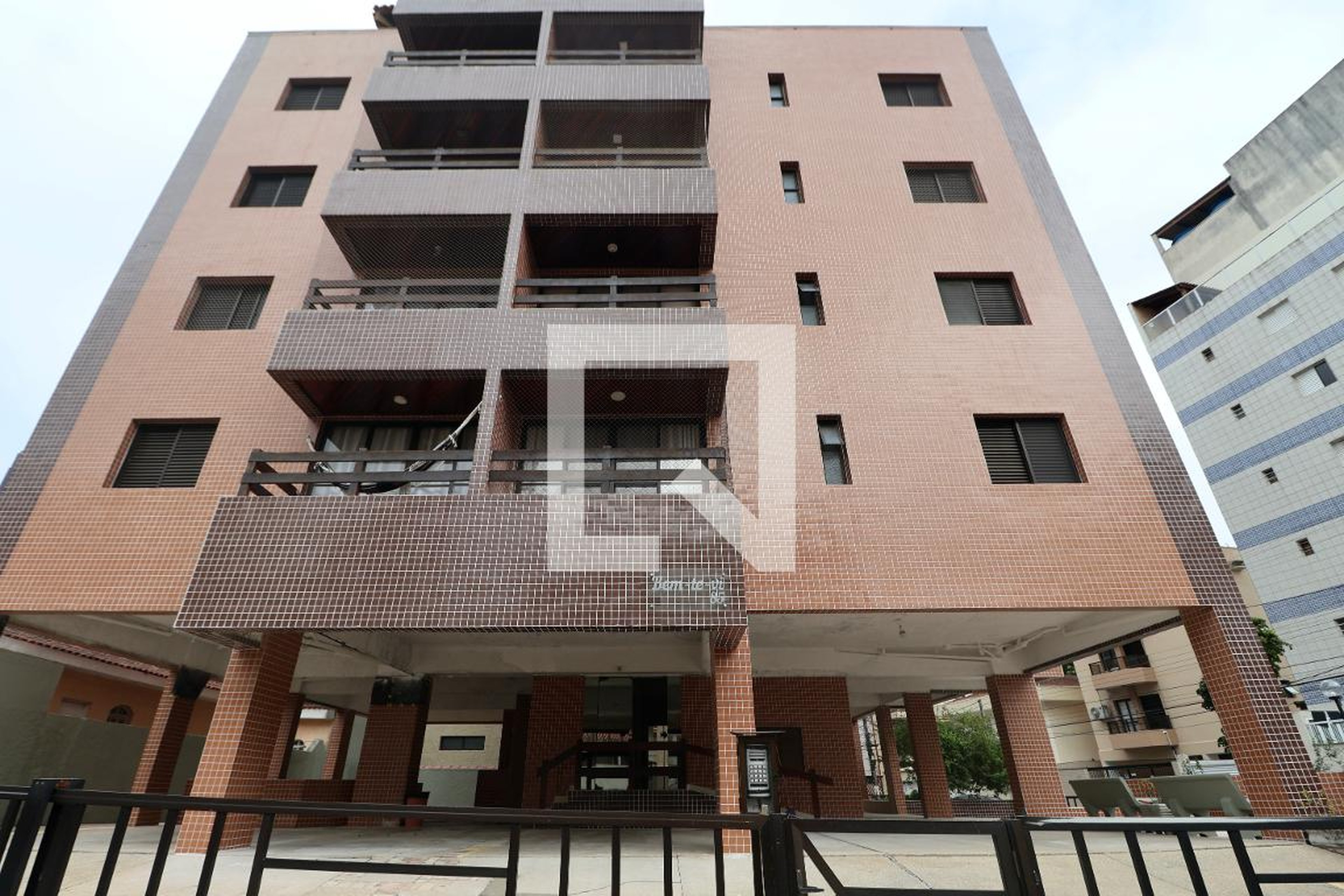 Fachada Condomínio em Rua Francisco Messías, 85