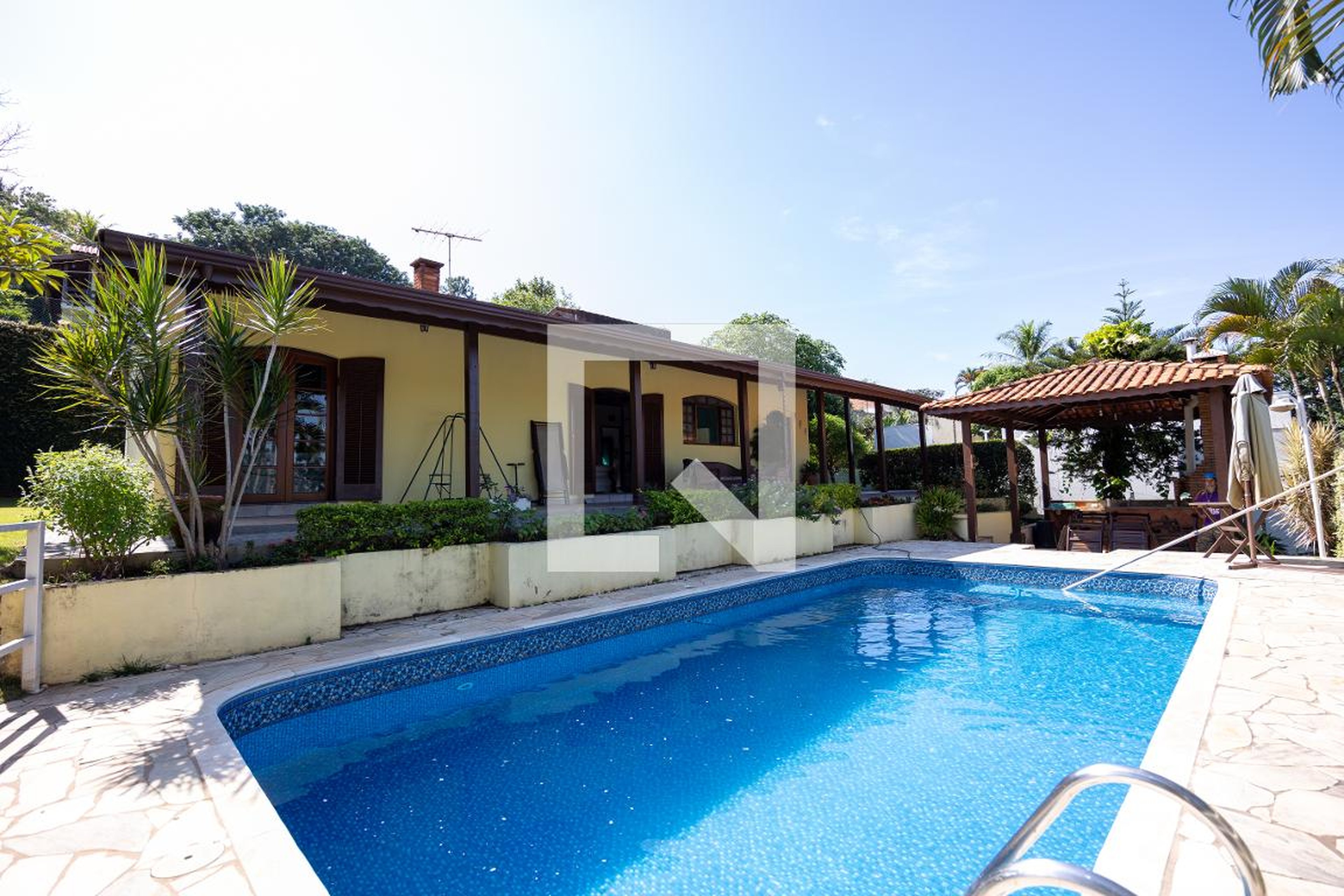 Piscina Condomínio em Rua Guarujá, 577