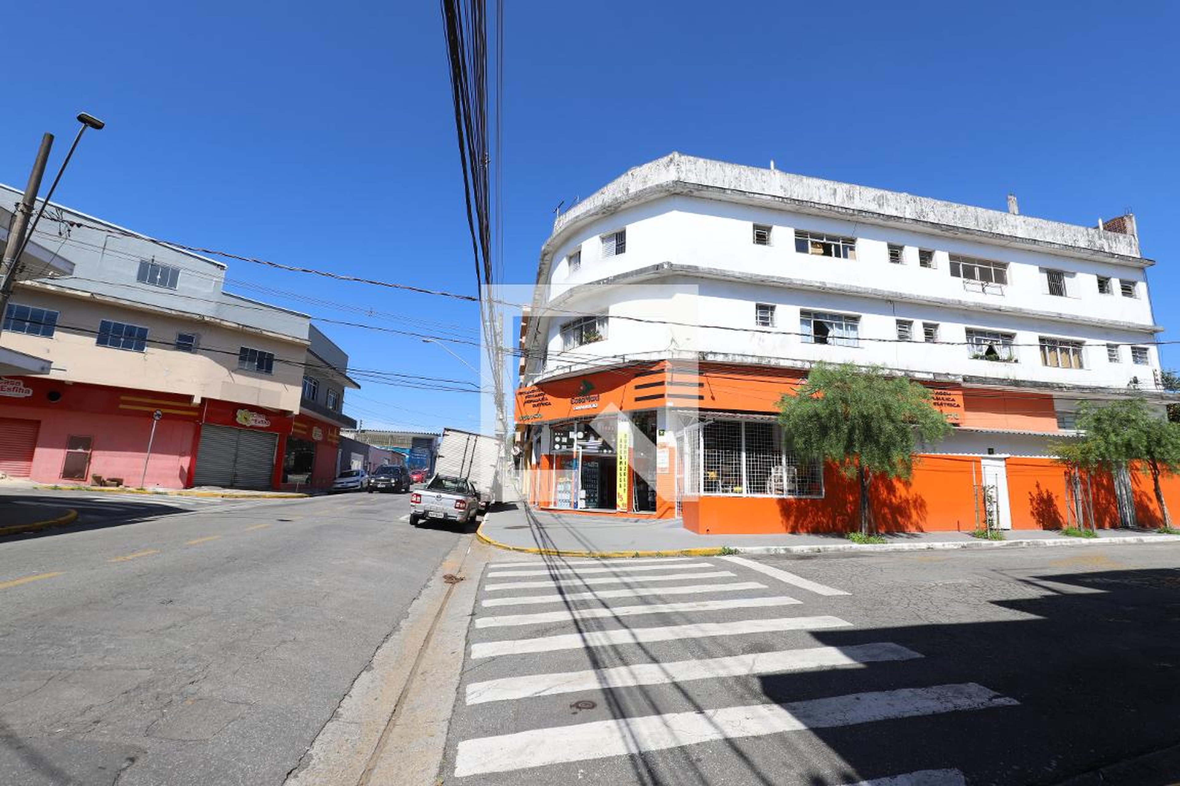 Fachada Condomínio em Rua Antenor Pinto Mendonça, 45