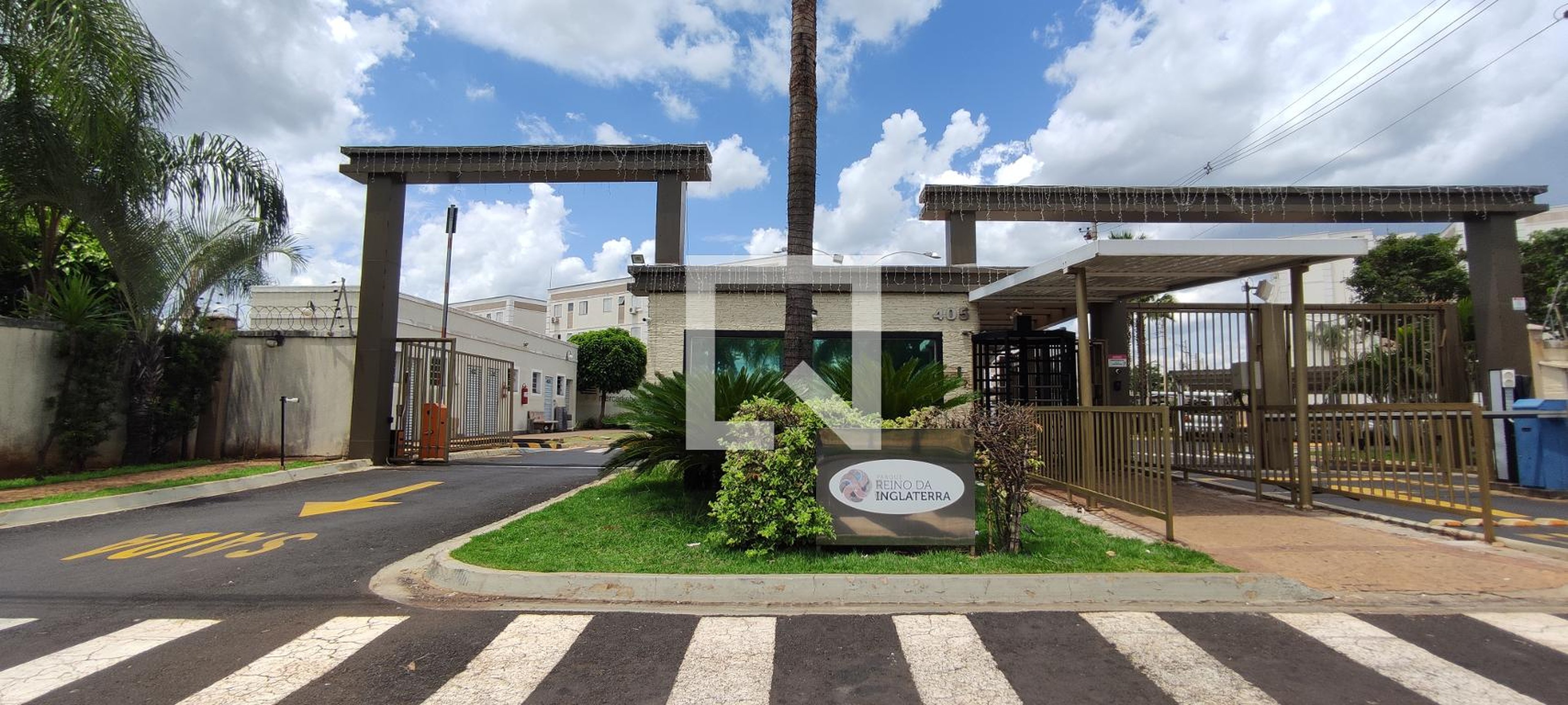 Fachada do Condomínio Condomínio Parque Reino da Inglaterra