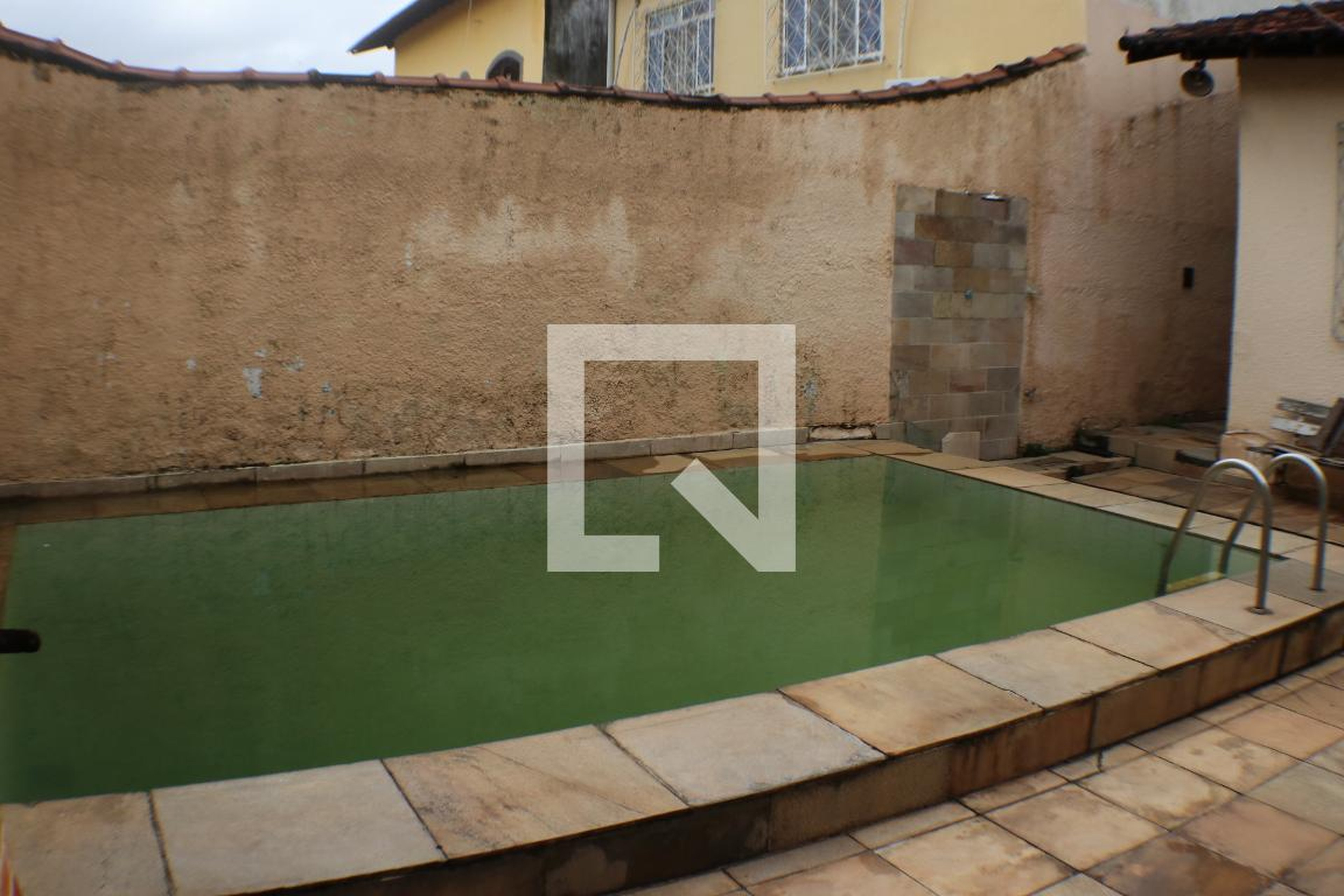 Piscina Condomínio em Rua Mário Miranda, 322