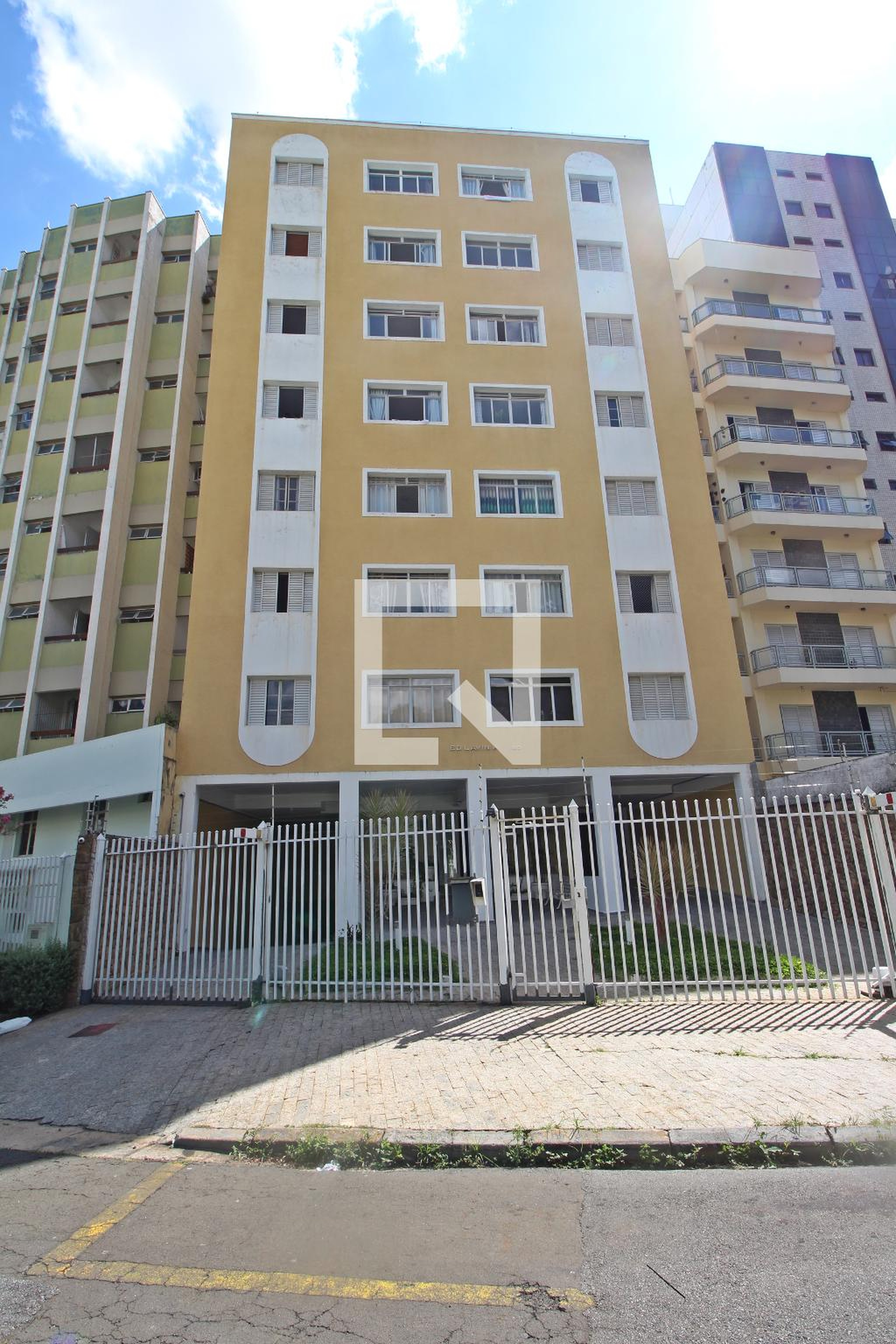 Fachada do Condomínio Condomínio em Rua Avelino do Amaral, 188