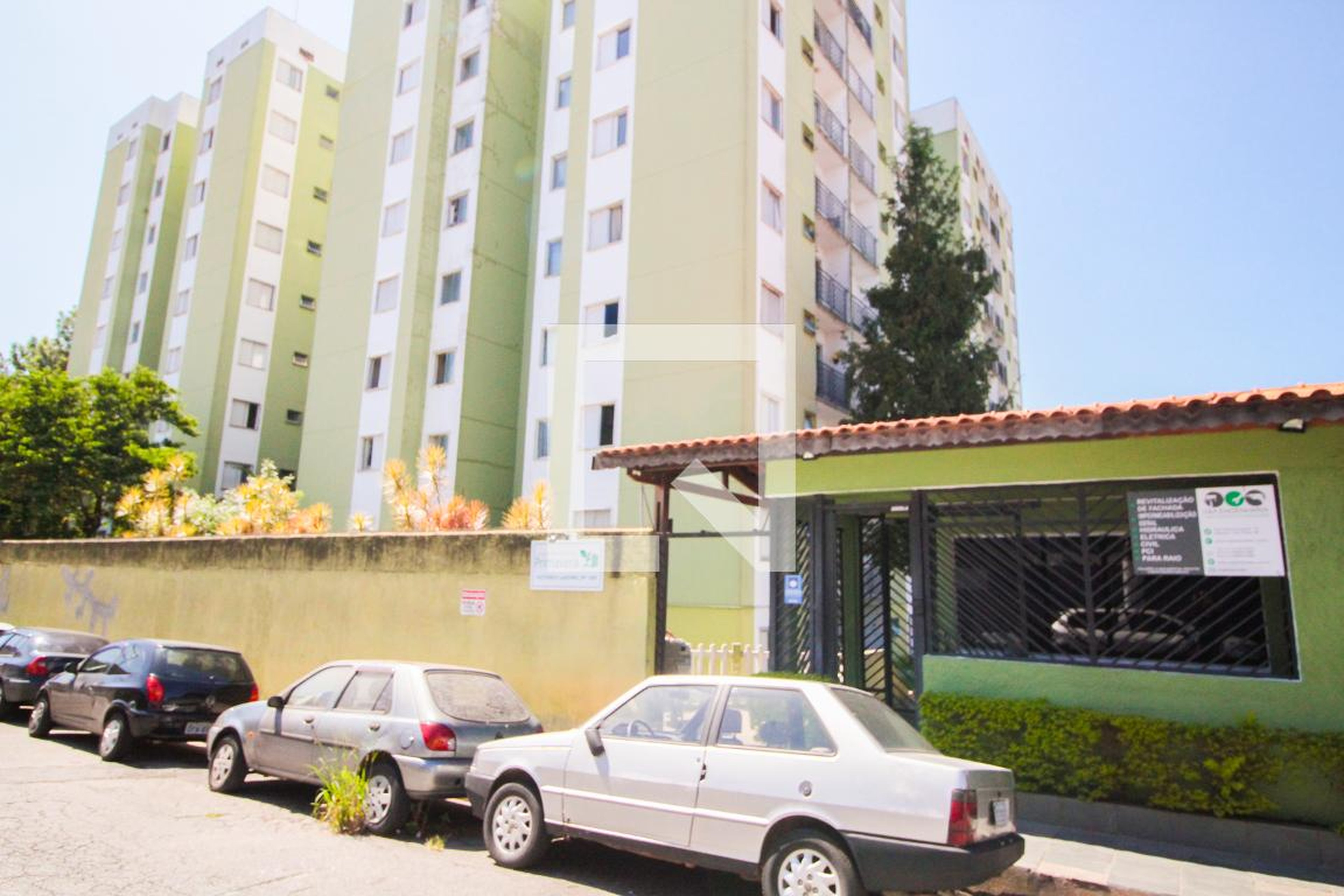 Fachada do Condomínio Condomínio Primavera