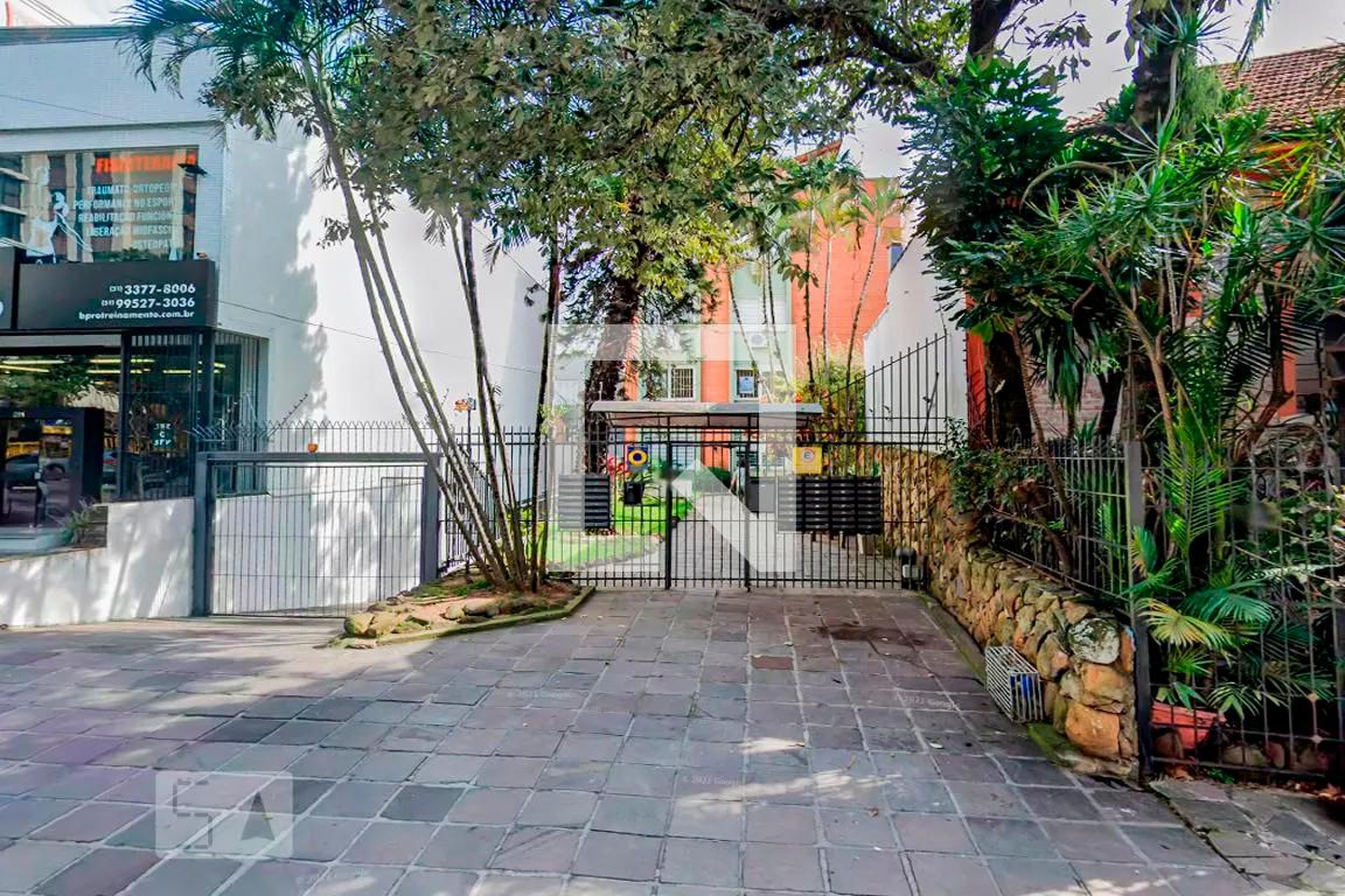 Fachada do Condomínio Condomínio Plátano