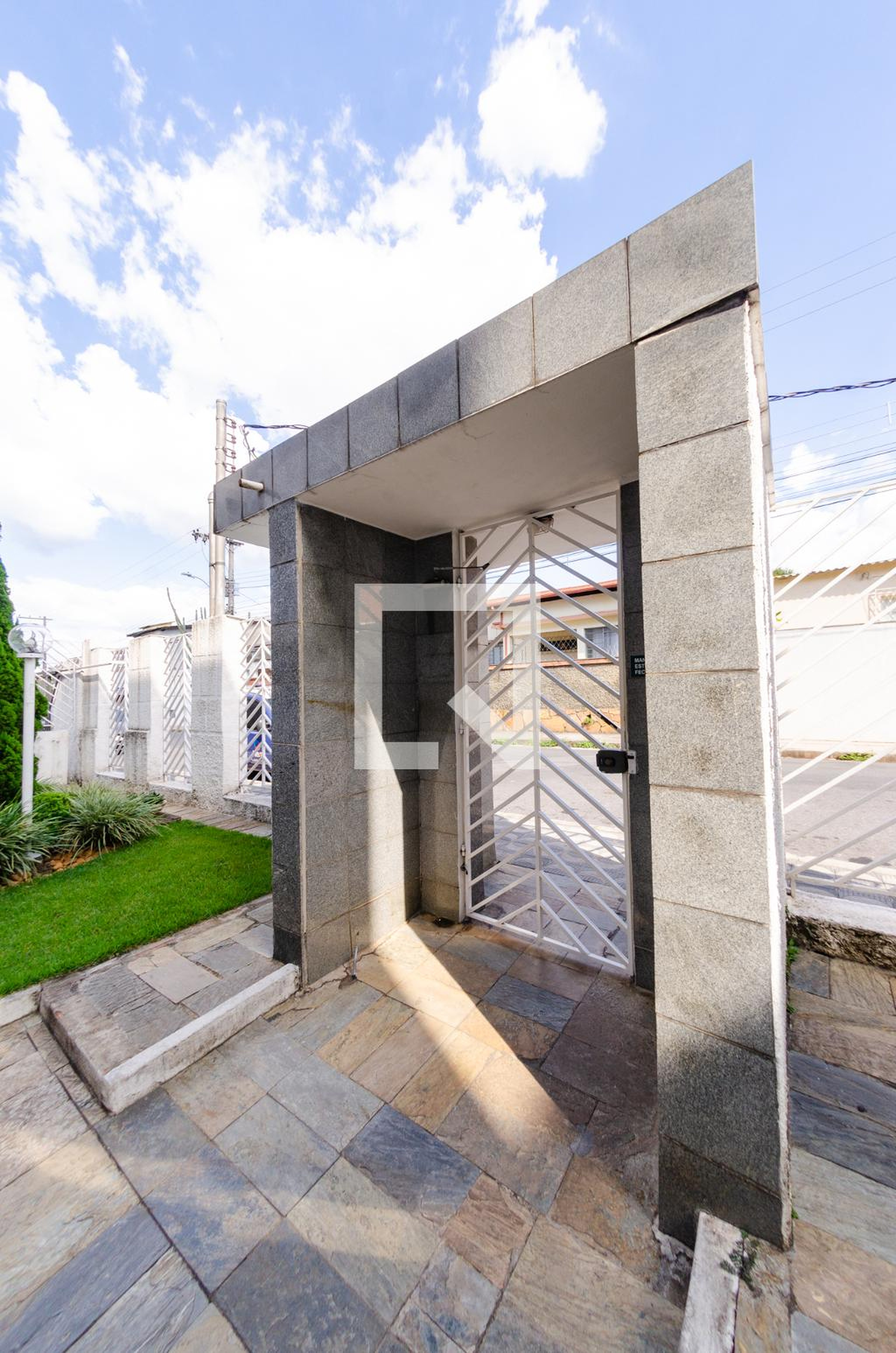 Entrada - Edifício Raquel