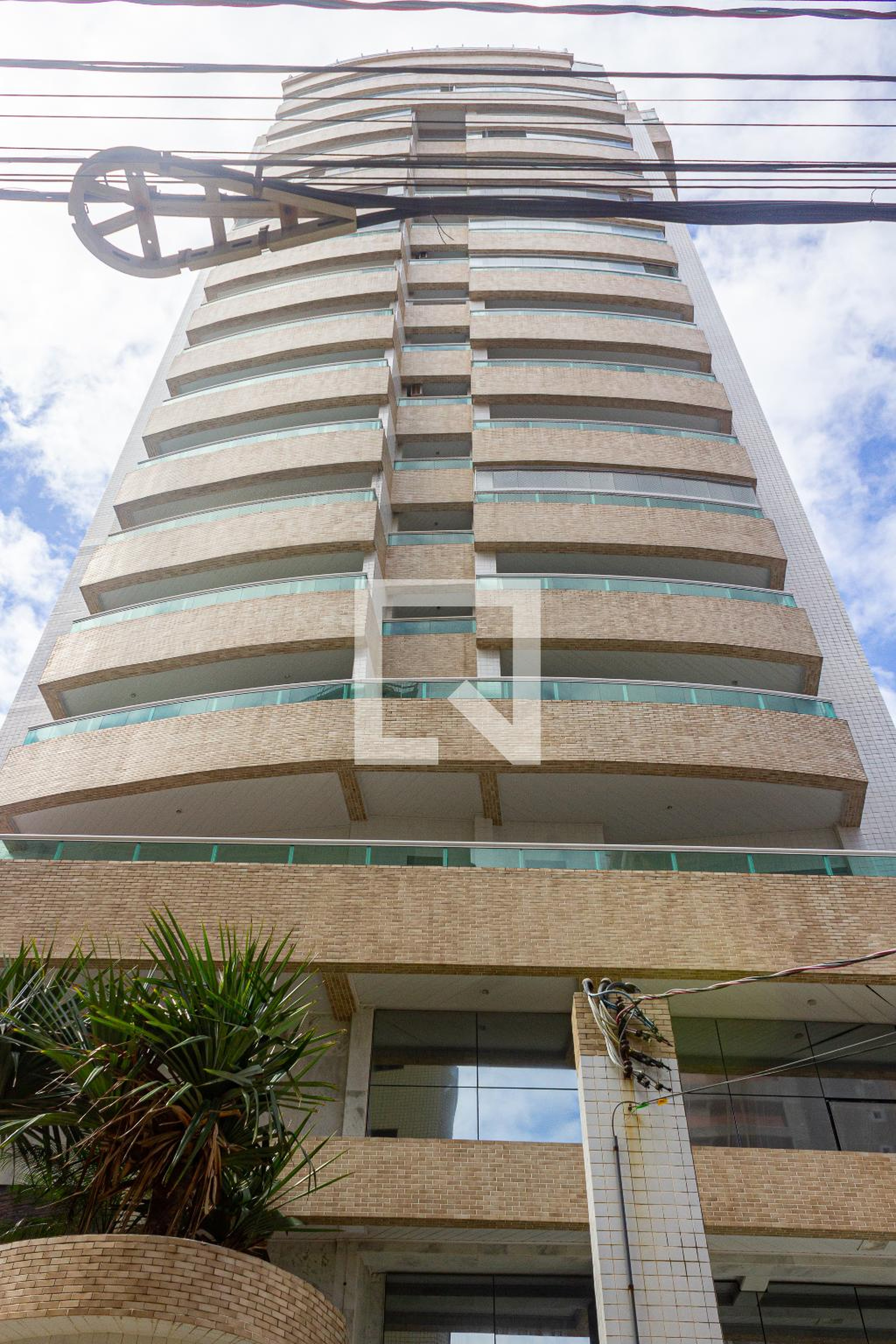 Fachada Condomínio Praia Reis