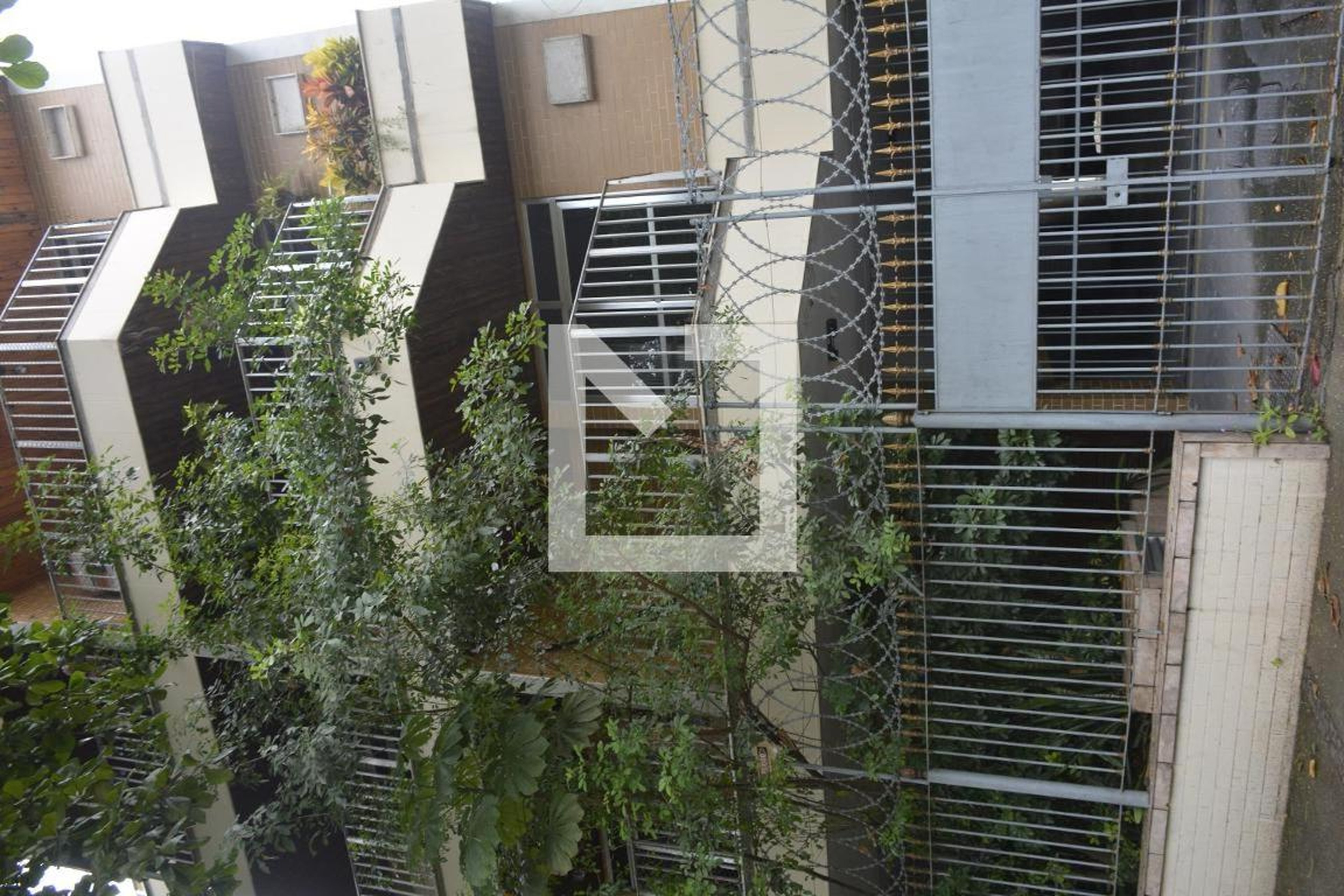 Fachada do Prédio Condomínio em Estrada da Cacuia, 1111