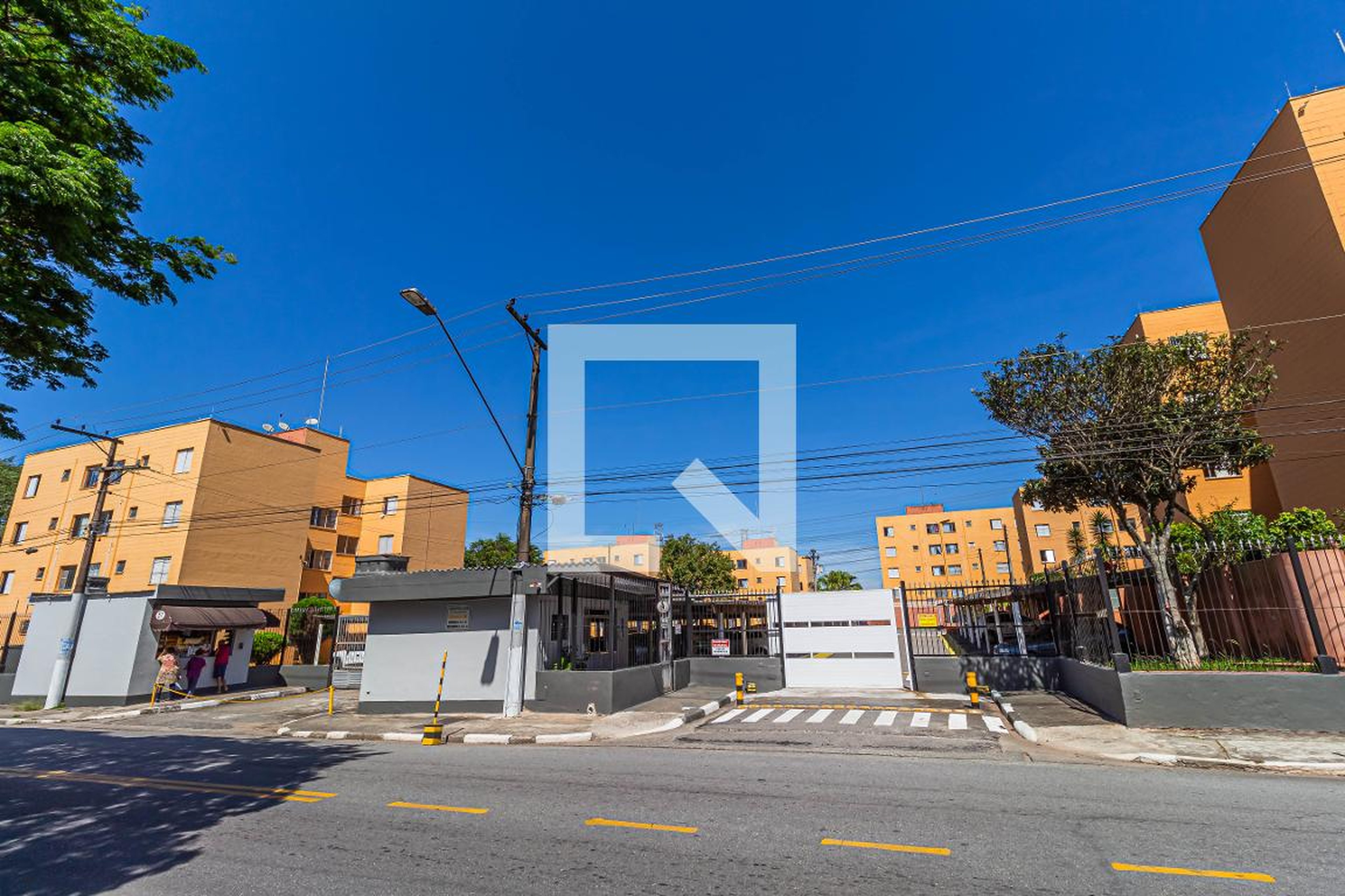 Fachada do Condominio Condomínio em Rua Doutor Almenor Jardim Silveira, 59