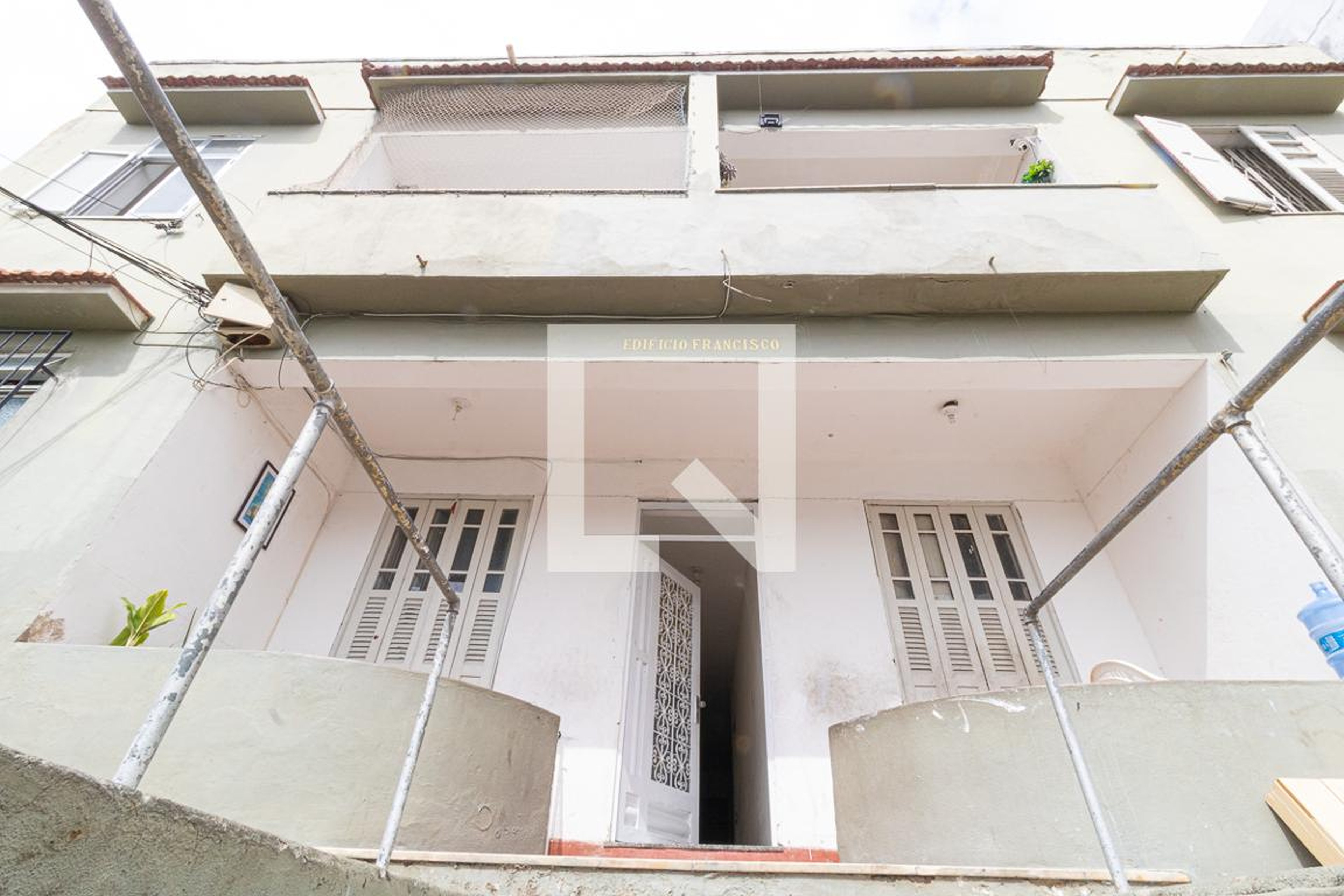 Fachada Condomínio em Rua Xavier dos Pássaros, 227