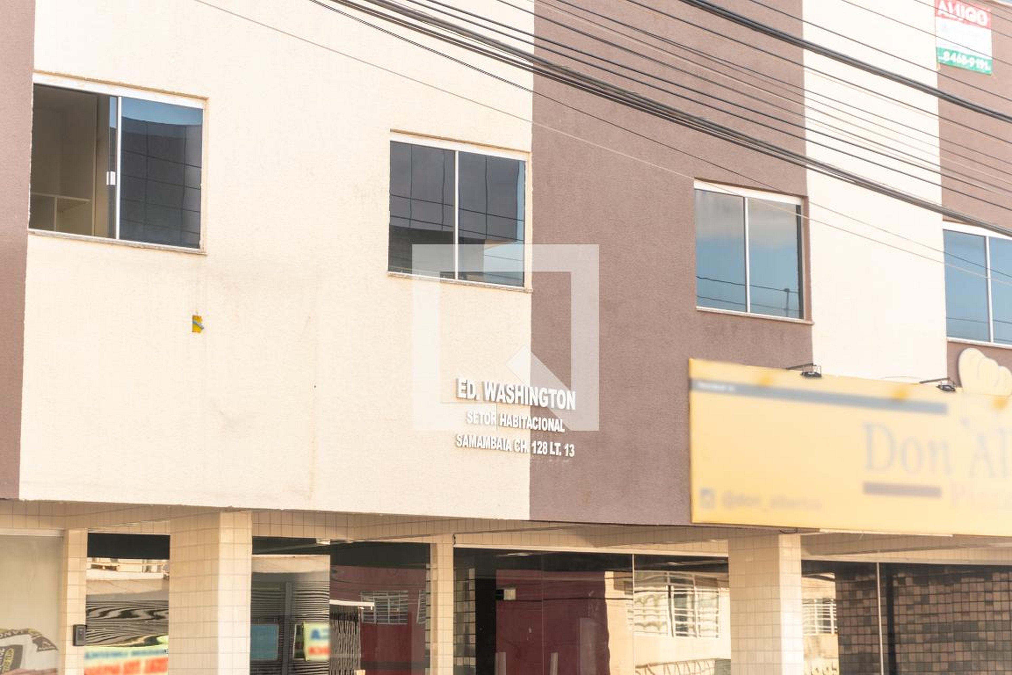 Fachada do Prédio Condomínio em SHVP/COLÔNIA AGRÍCOLA SAMAMBAIA CHAC 128 LT 3, s/n
