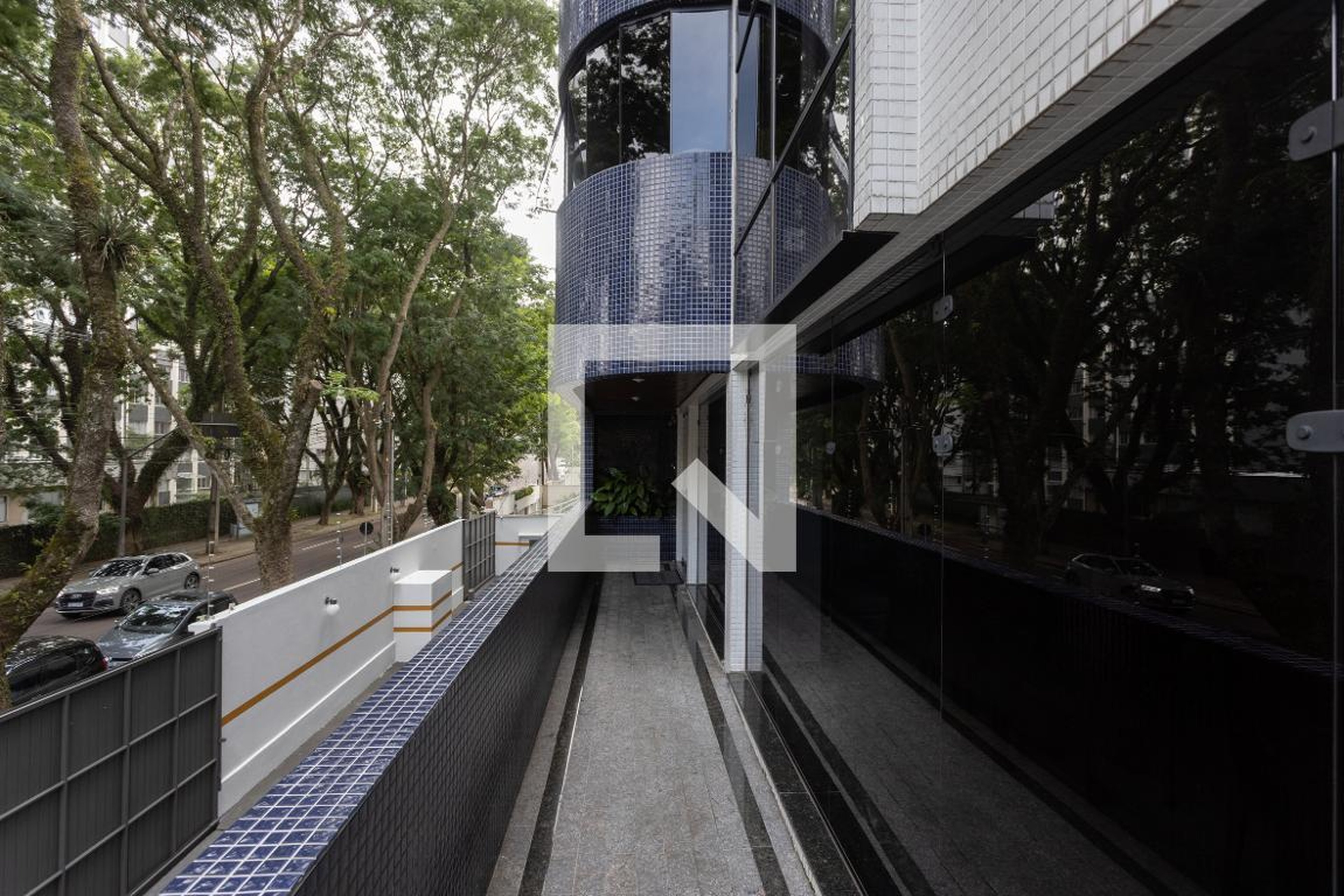 Entrada do prédio - L'Auc En Cel