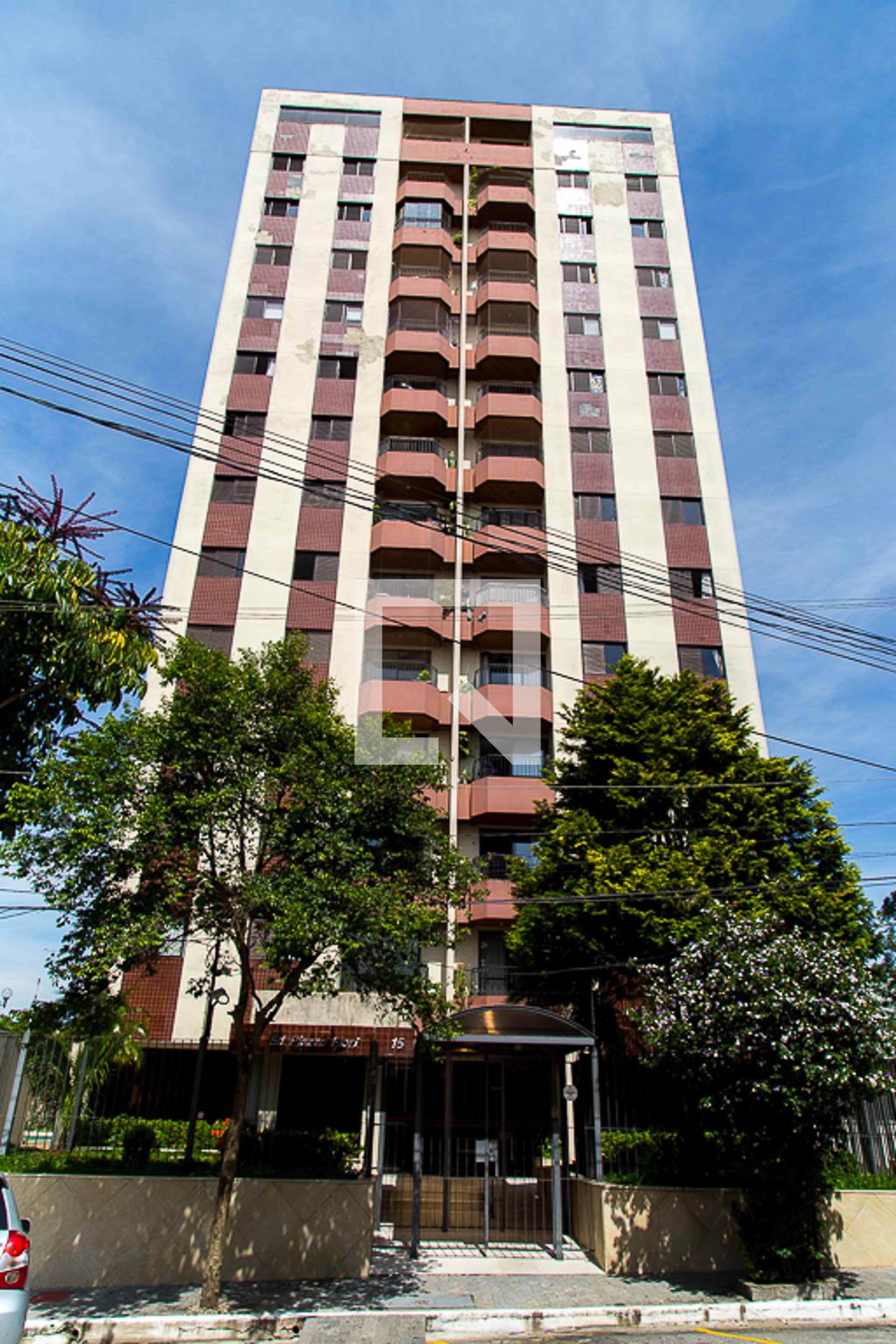 Fachada Condomínio em Rua Pedro Badra, 140