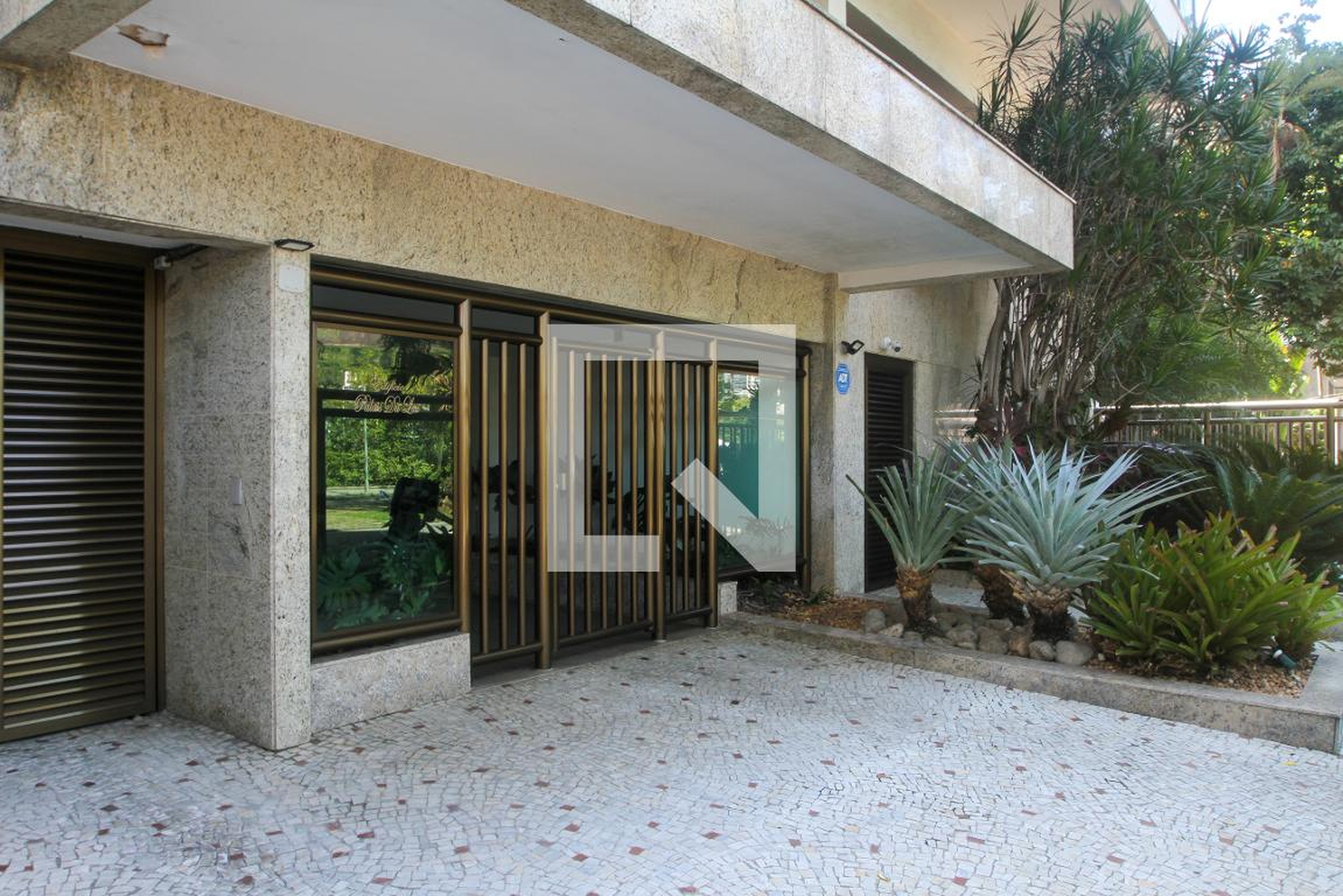 Entrada do Prédio - Palais Du Lac