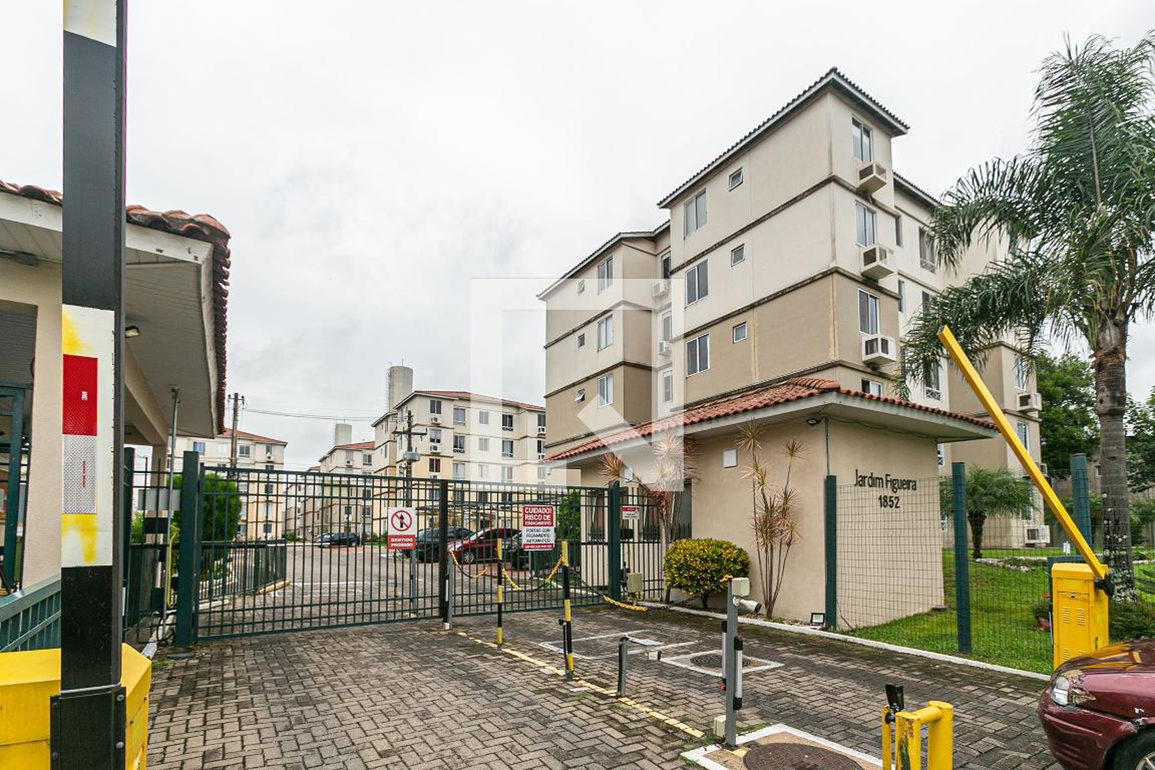 Fachada Condomínio em Rua Joaquim Caetano, 751