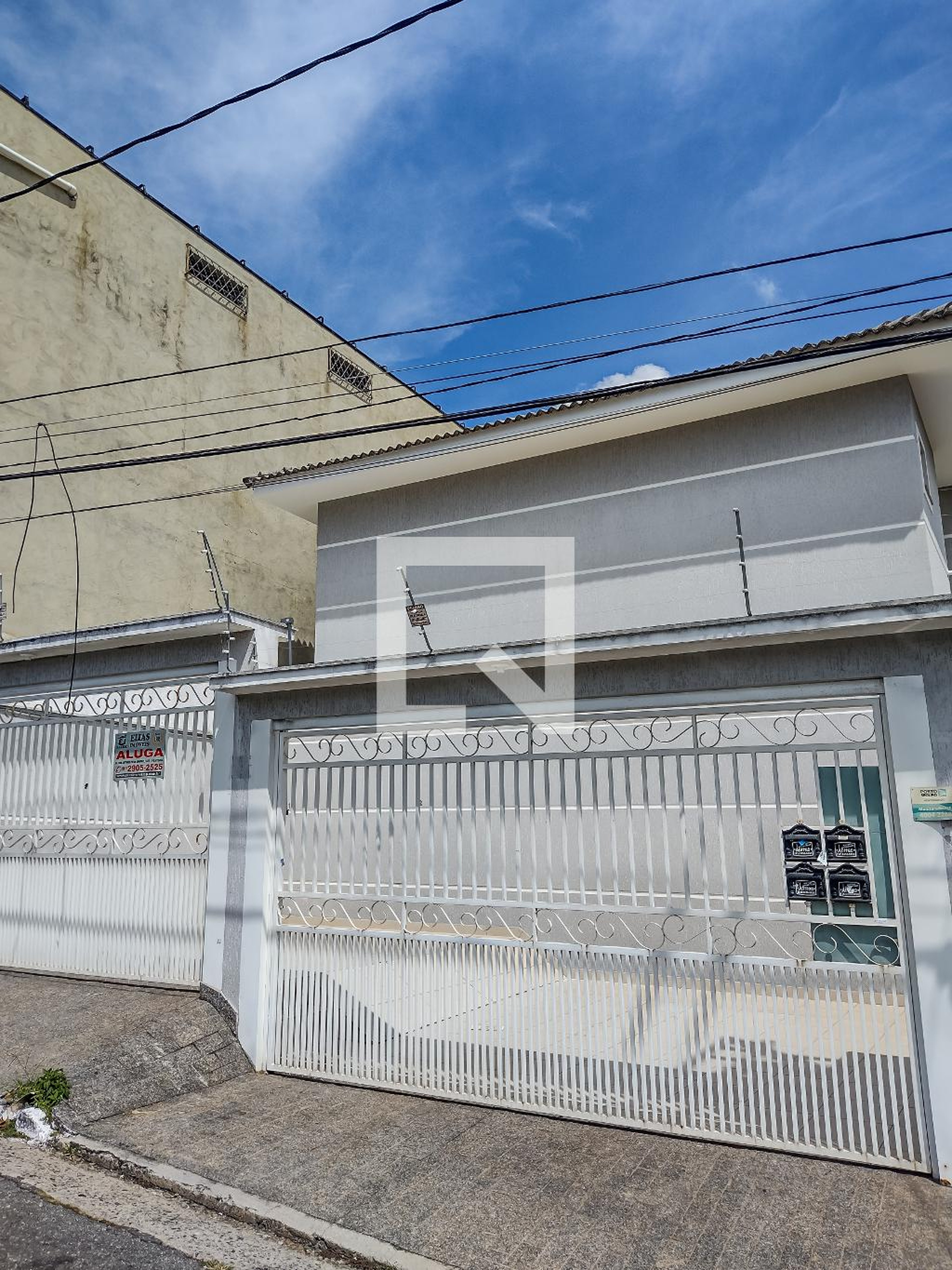 Fachada Condomínio em Rua Gonçalves Aranha, 25