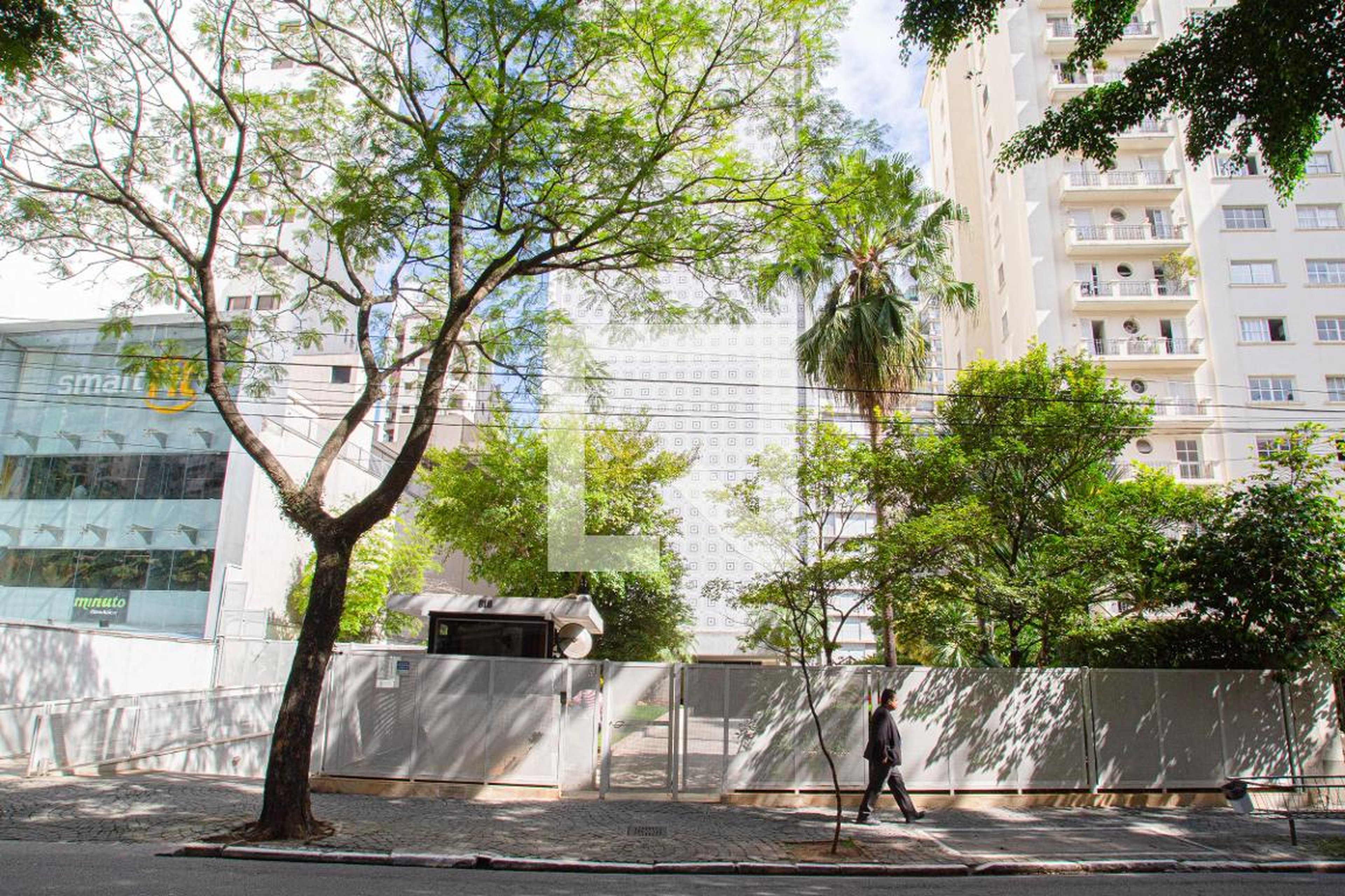 Fachada do Condomínio Condomínio RUA Doutor Albuquerque Lins, 818