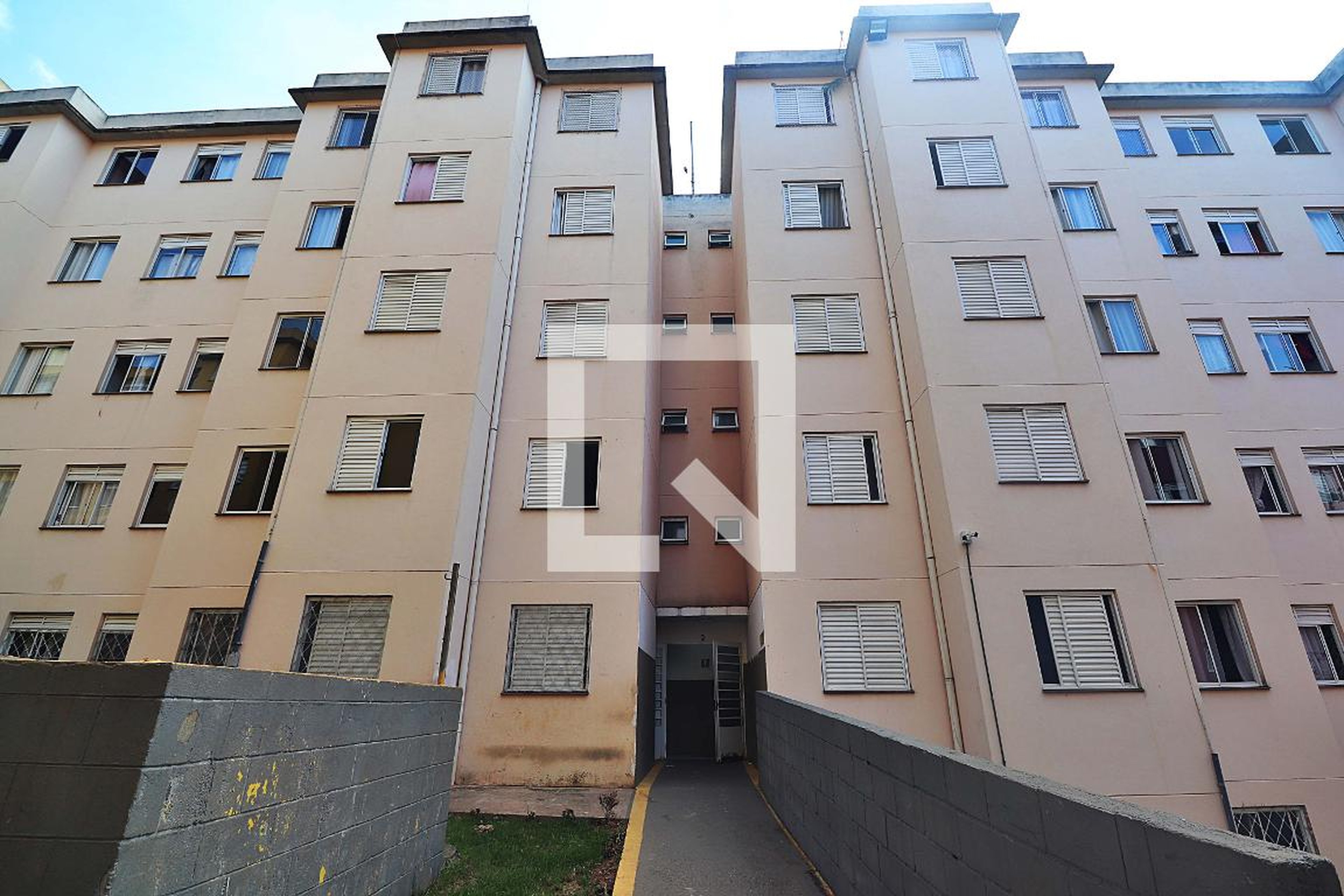 Fachada Condomínio em Rua Juquiá, 198