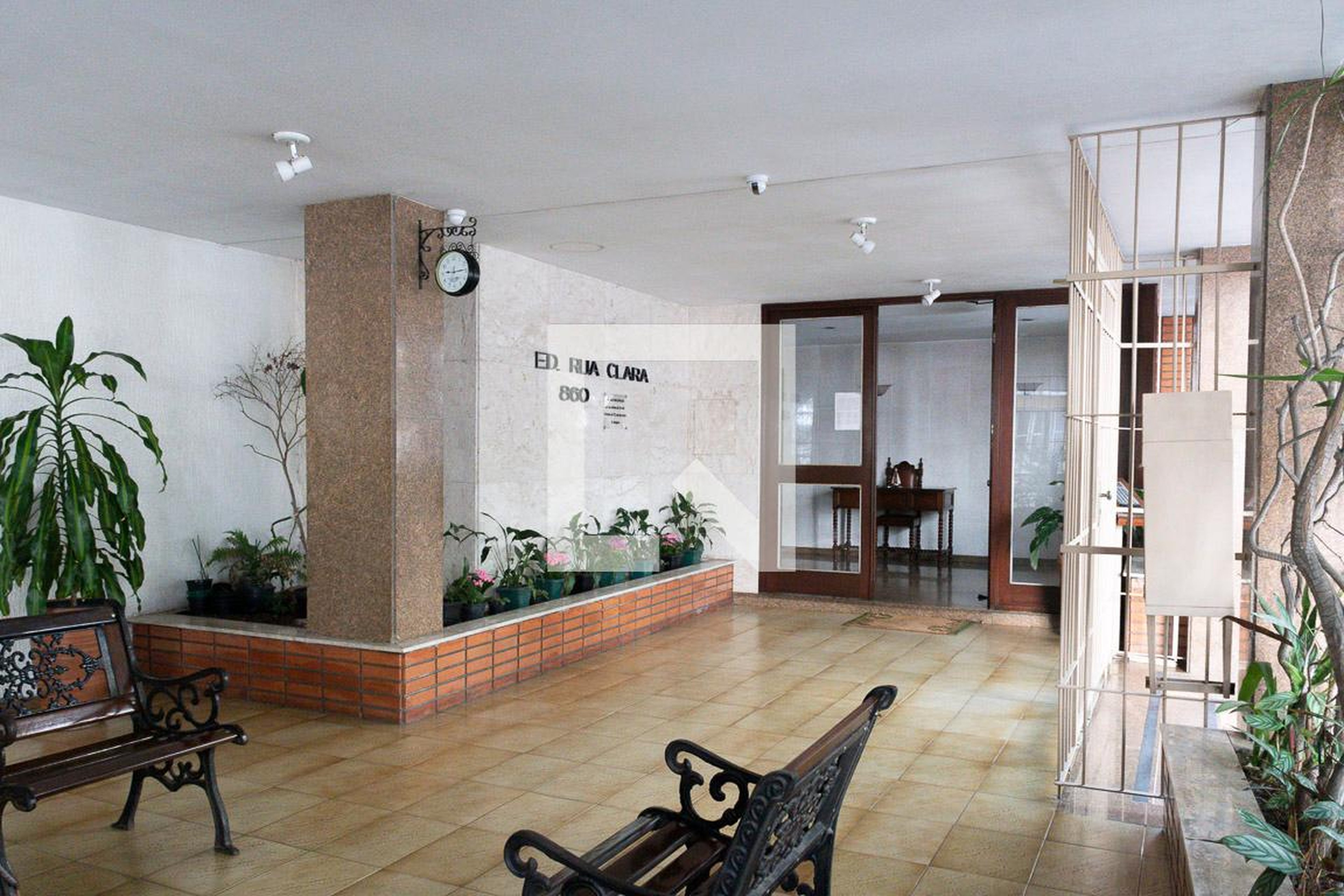 Hall de Entrada - Edifício Rua Clara Zeladora: Cátia (51)98475-8389 / Síndica: (51)3286-159