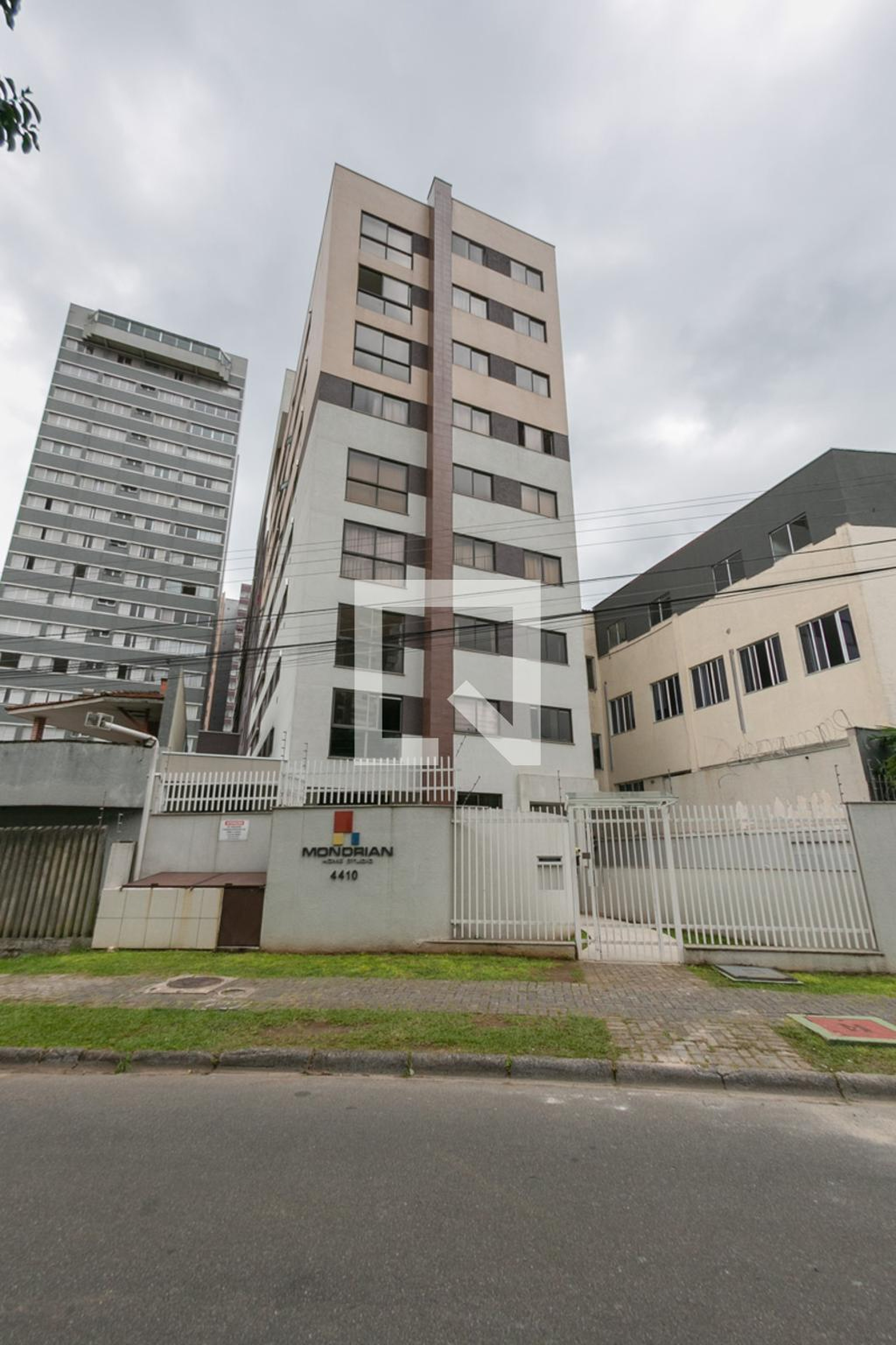 Fachada Condomínio em Rua Flávio Dallegrave, 4450