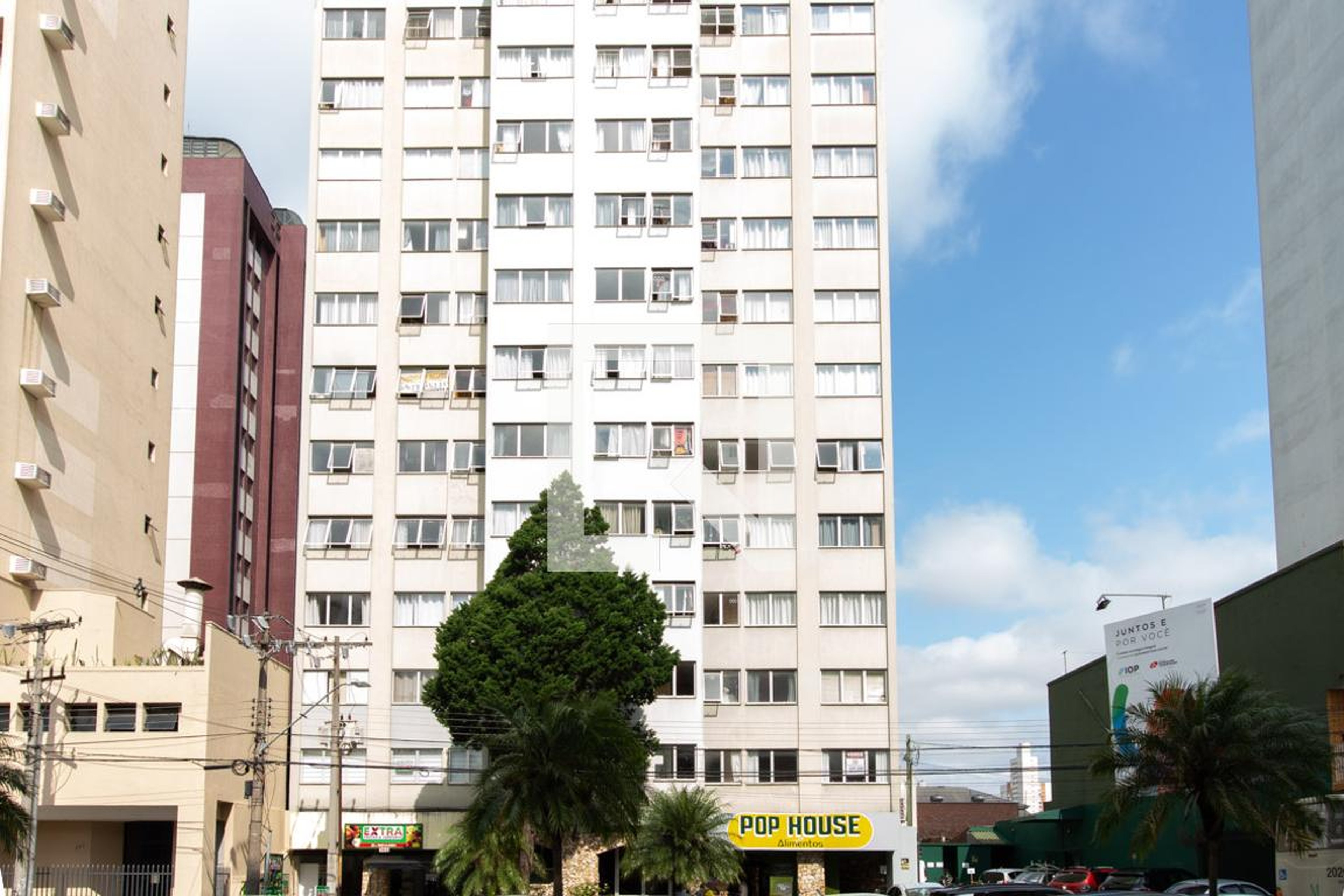 Fachada do Condomínio Edifício Angai