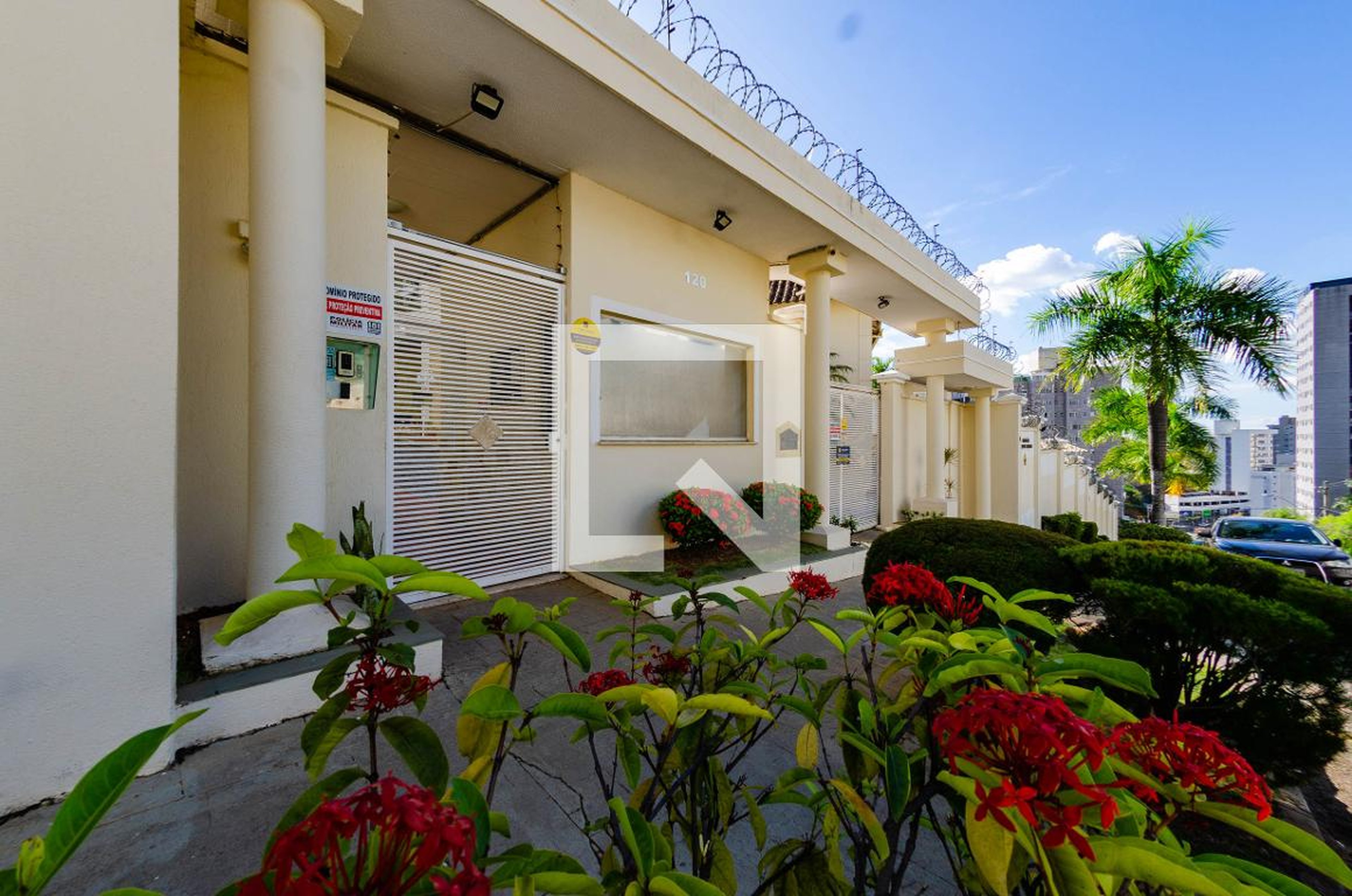 Fachada Condomínio Village das Orquídeas