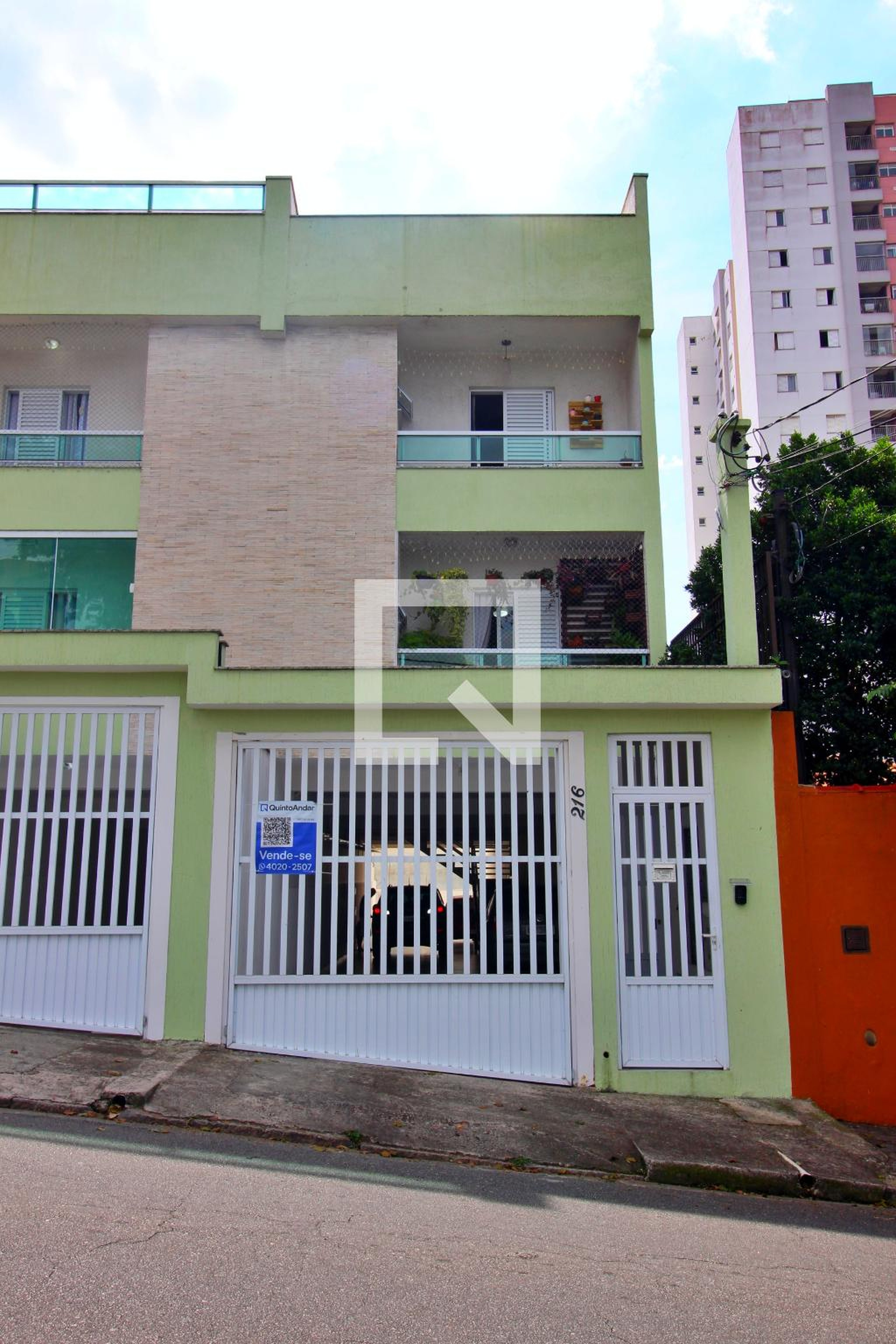 Fachada Condomínio em Rua Manuel Ribeiro, 216