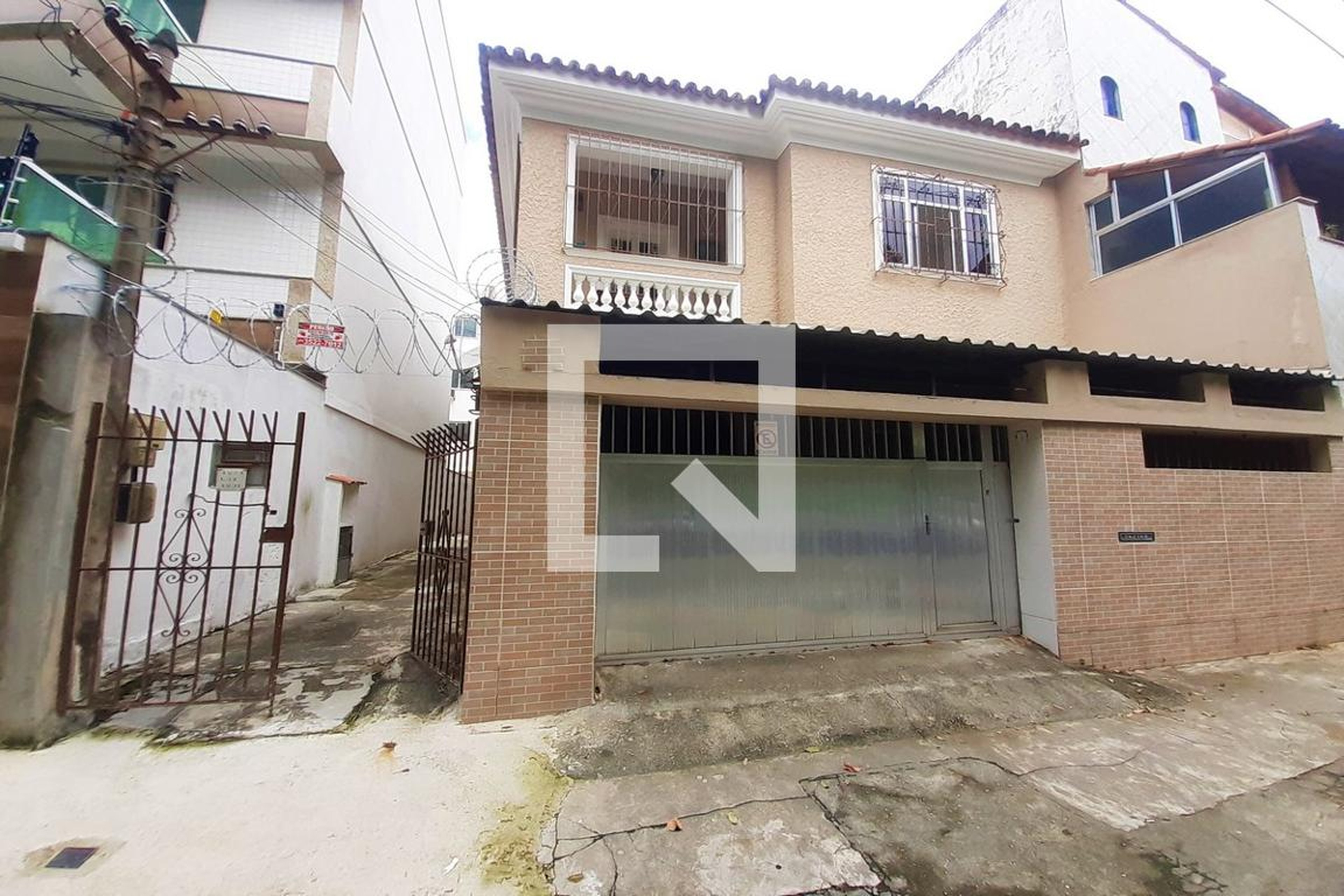 Fachada Condomínio em Rua Joaquim Meier, 395